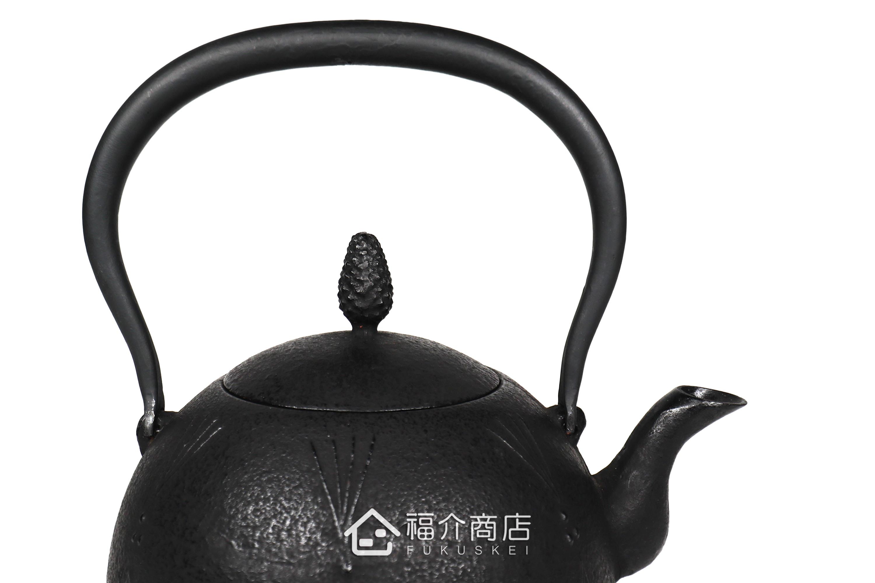 金野和司所製作的日本鑄鐵壺,壺身設計成松紋,煮水泡茶用的鐵壺