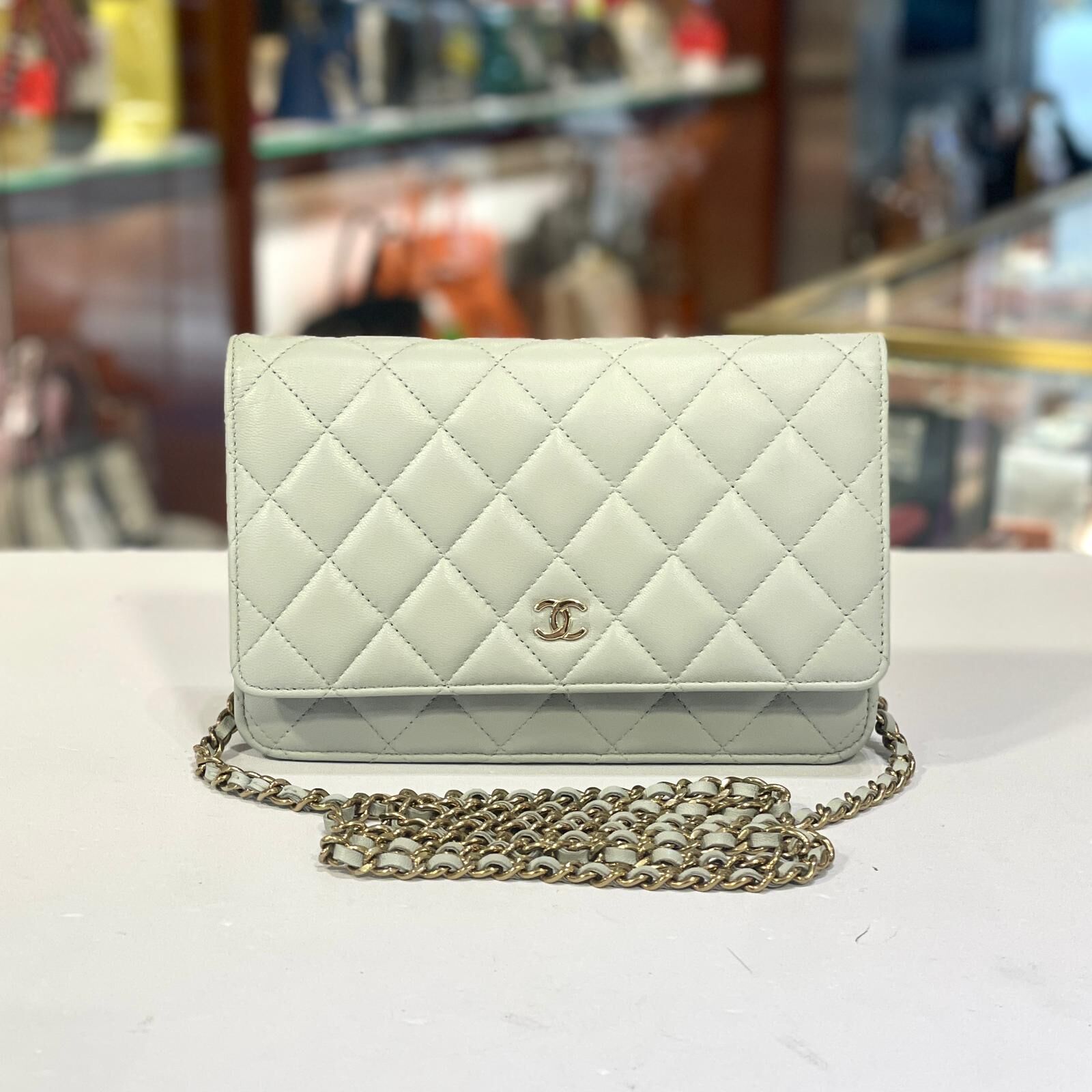 本週出位價~全新CHANEL WOC 冰晶灰菱格羊皮淡金扣 #晶片款, 香奈兒斜背包, #BRAND NEW #香榭站正品