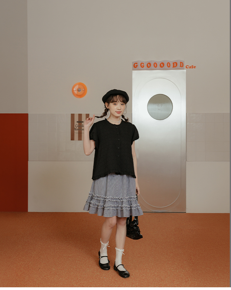 Ruffled lace-trimmed puff sleeve top, available in two colors【01099640】in stock+pre-order