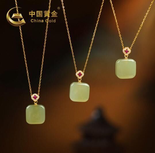 ZJSPHA251991-天然和田玉S925銀晴水小方糖吊墜(R25)