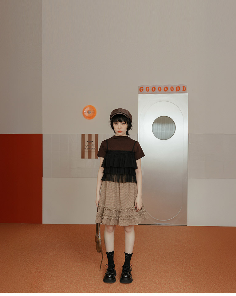 Plaid ruffled five-quarter skirt with tie detail, available in two colors.【03010946】in stock+pre-order