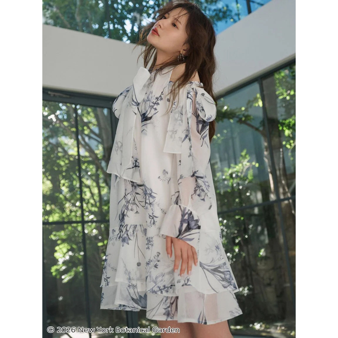 SNIDEL】NYBG [紐約植物園] x 2way SNIDEL 原創印花露肩連身裙SWFO261097