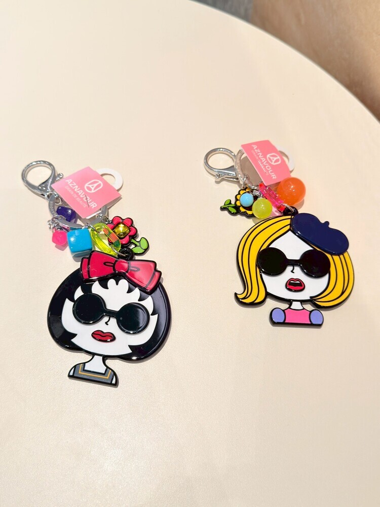 『GD』墨鏡俏麗女孩吊飾(小鏡子)((黑黑痕跡是正常的喔！))