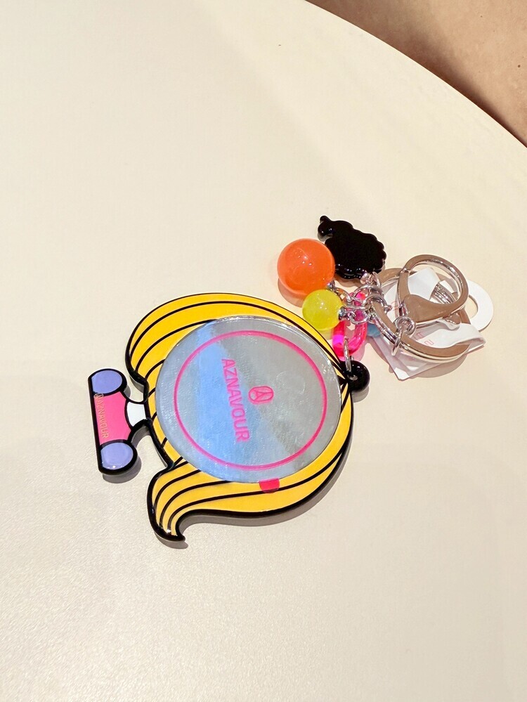 『GD』黃色墨鏡俏麗女孩吊飾(小鏡子)((黑黑痕跡是正常的喔！))