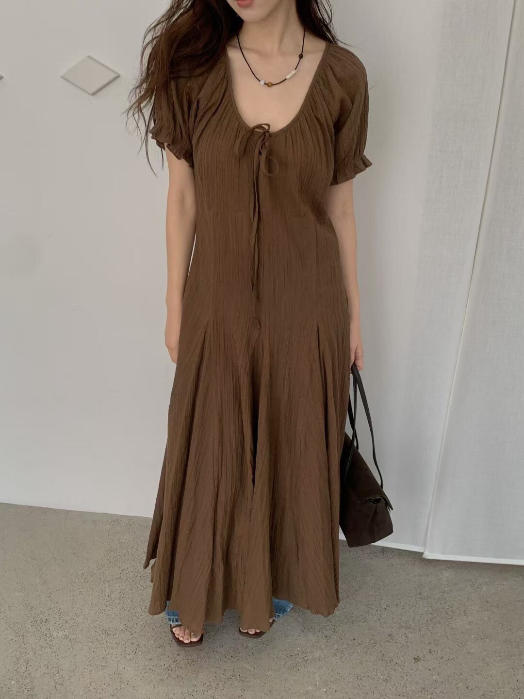 抓摺感圓領綁帶蝴蝶結傘擺長洋裝 / 2色