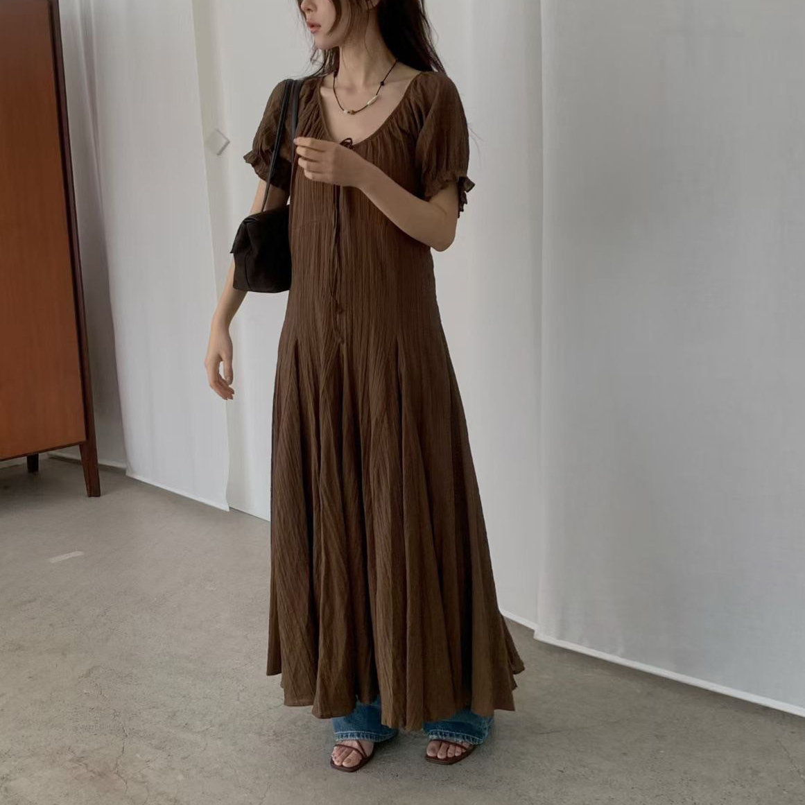 抓摺感圓領綁帶蝴蝶結傘擺長洋裝 / 2色