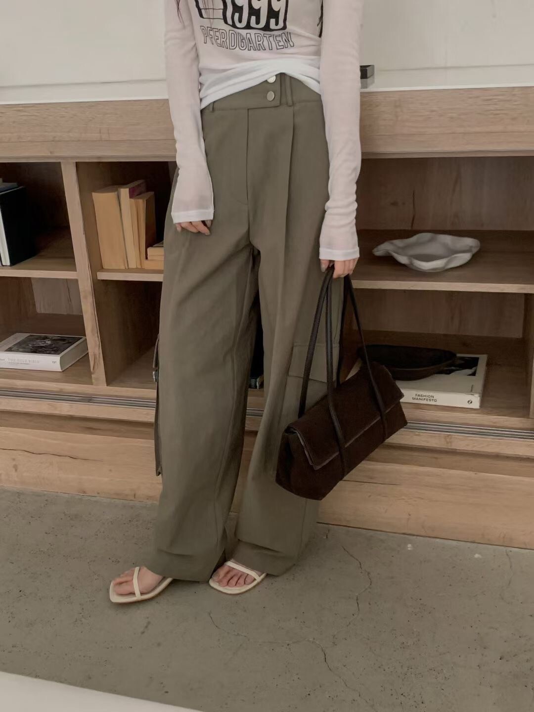 後腰鬆緊斜雙釦雙口袋造型工裝長褲-F / 3色