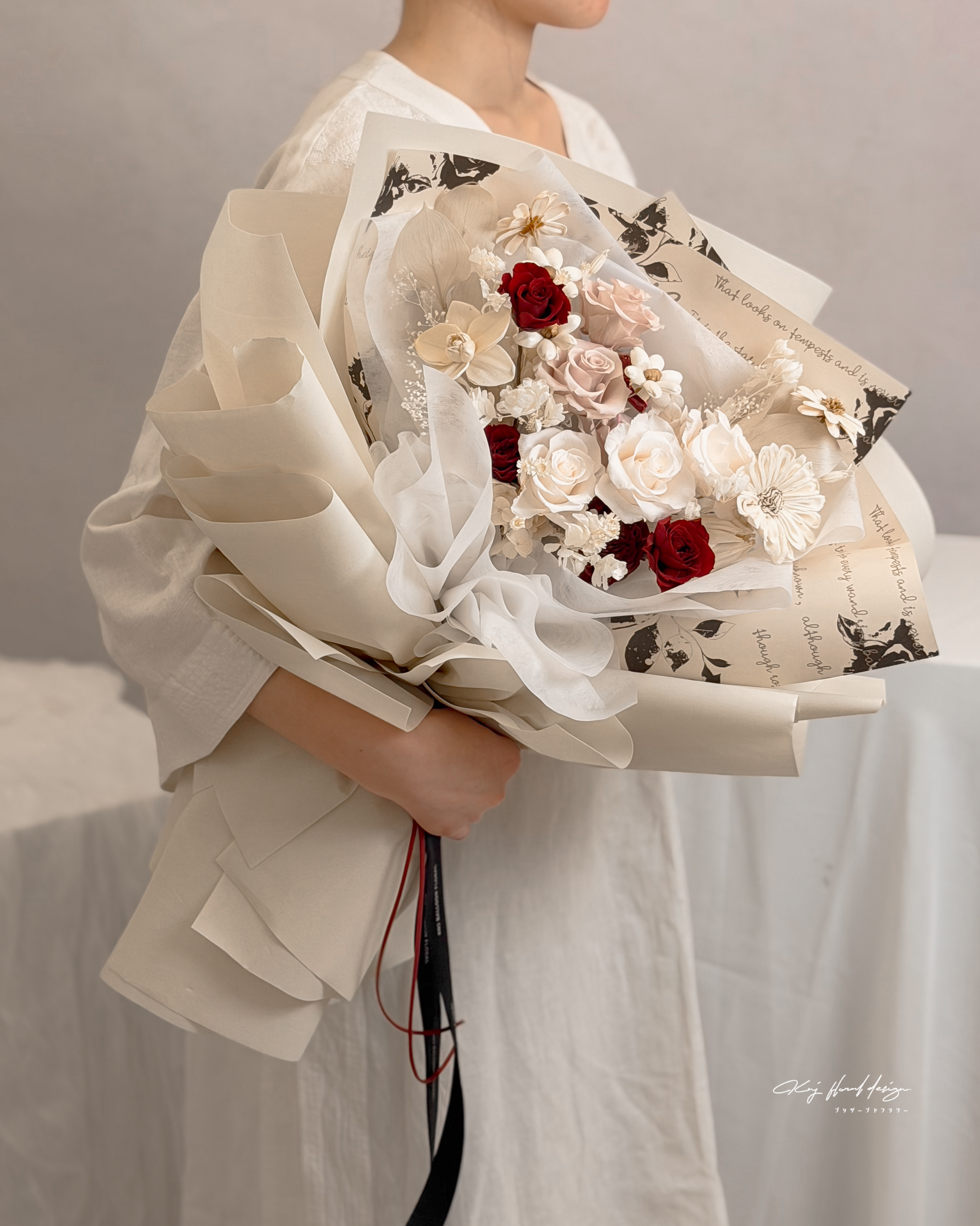 白絨玫瑰六朵永生花束