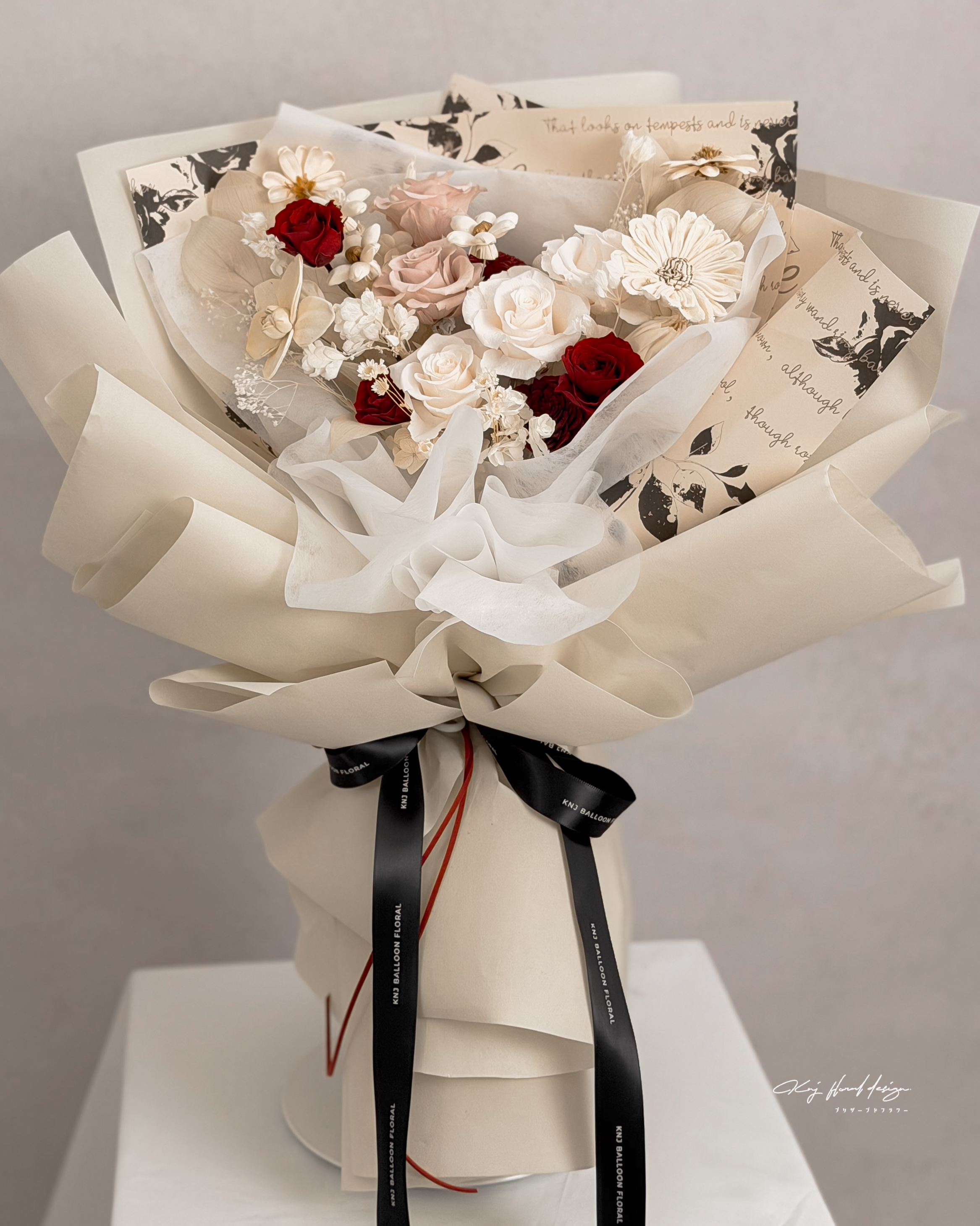 白絨玫瑰六朵永生花束