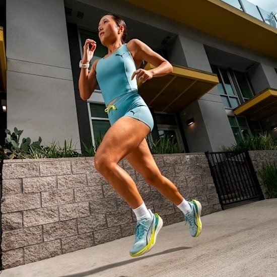 PUMA 慢跑鞋 DEVIATE NITRO 4 淺藍黃 碳板 運動鞋 女 31212409