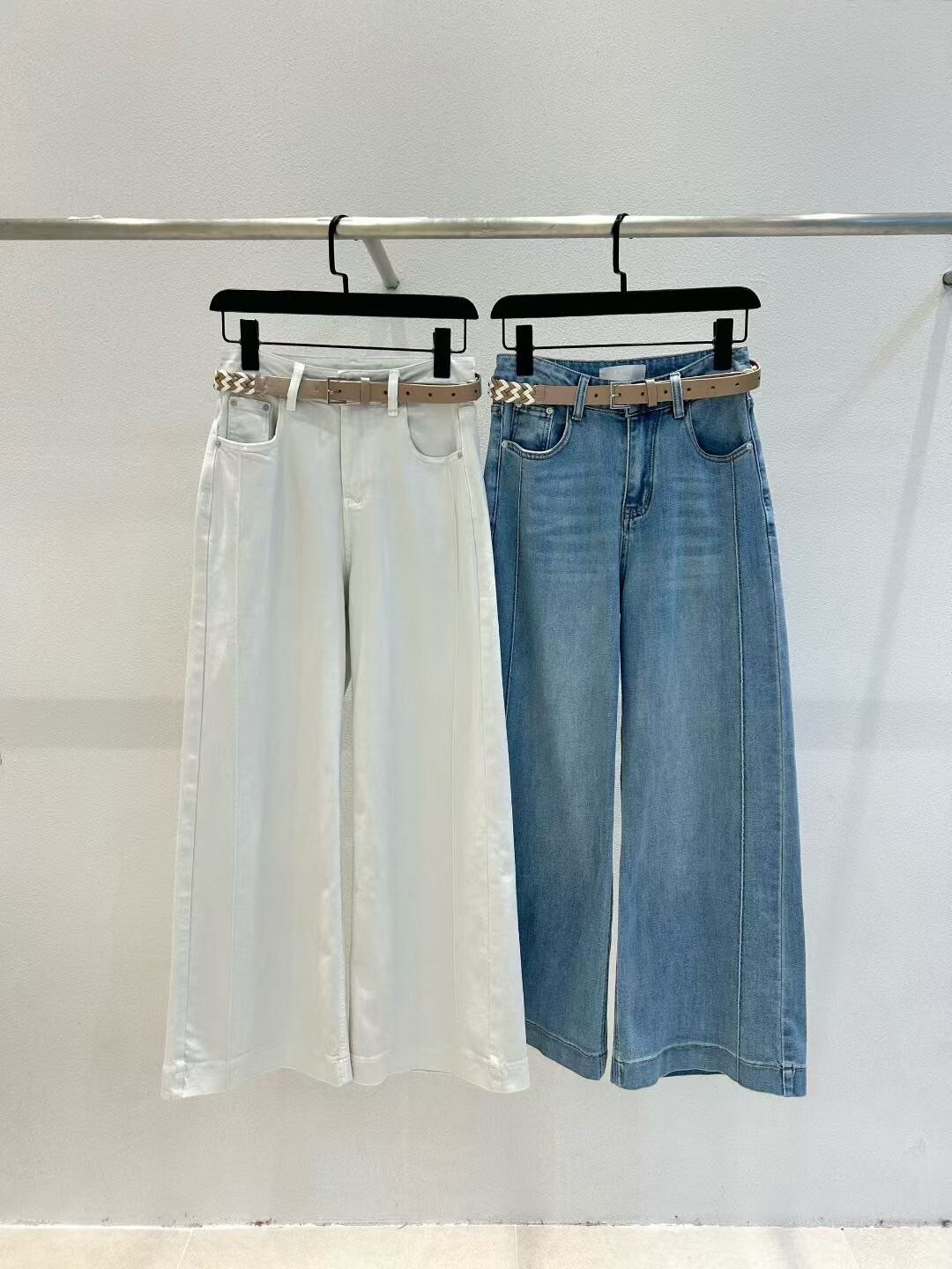 附杏色腰帶造型打褶牛仔寬褲-S-M / 2色