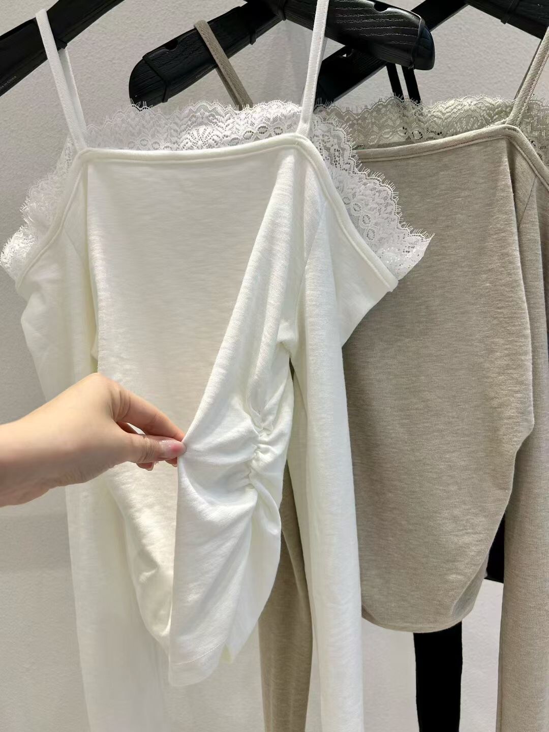 細肩帶露肩滾邊蕾絲長袖上衣 / 3色