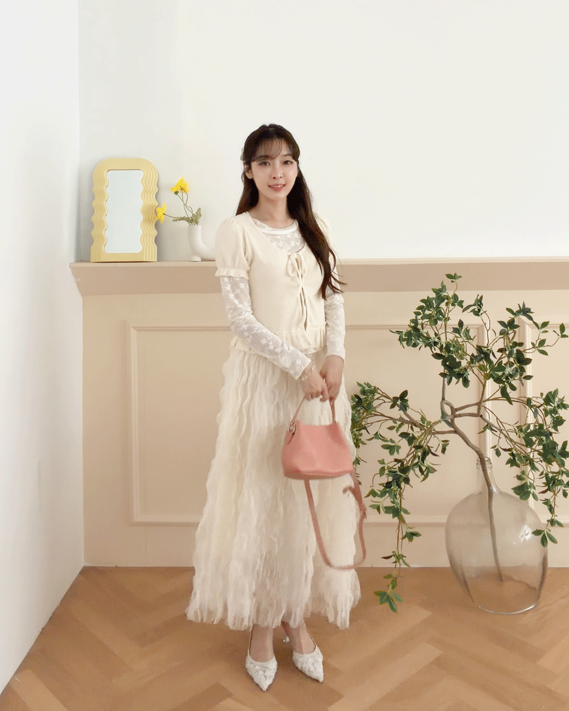 LINA LINA甜美偏愛荷葉綁帶上衣蕾絲打底兩件組-奶油杏