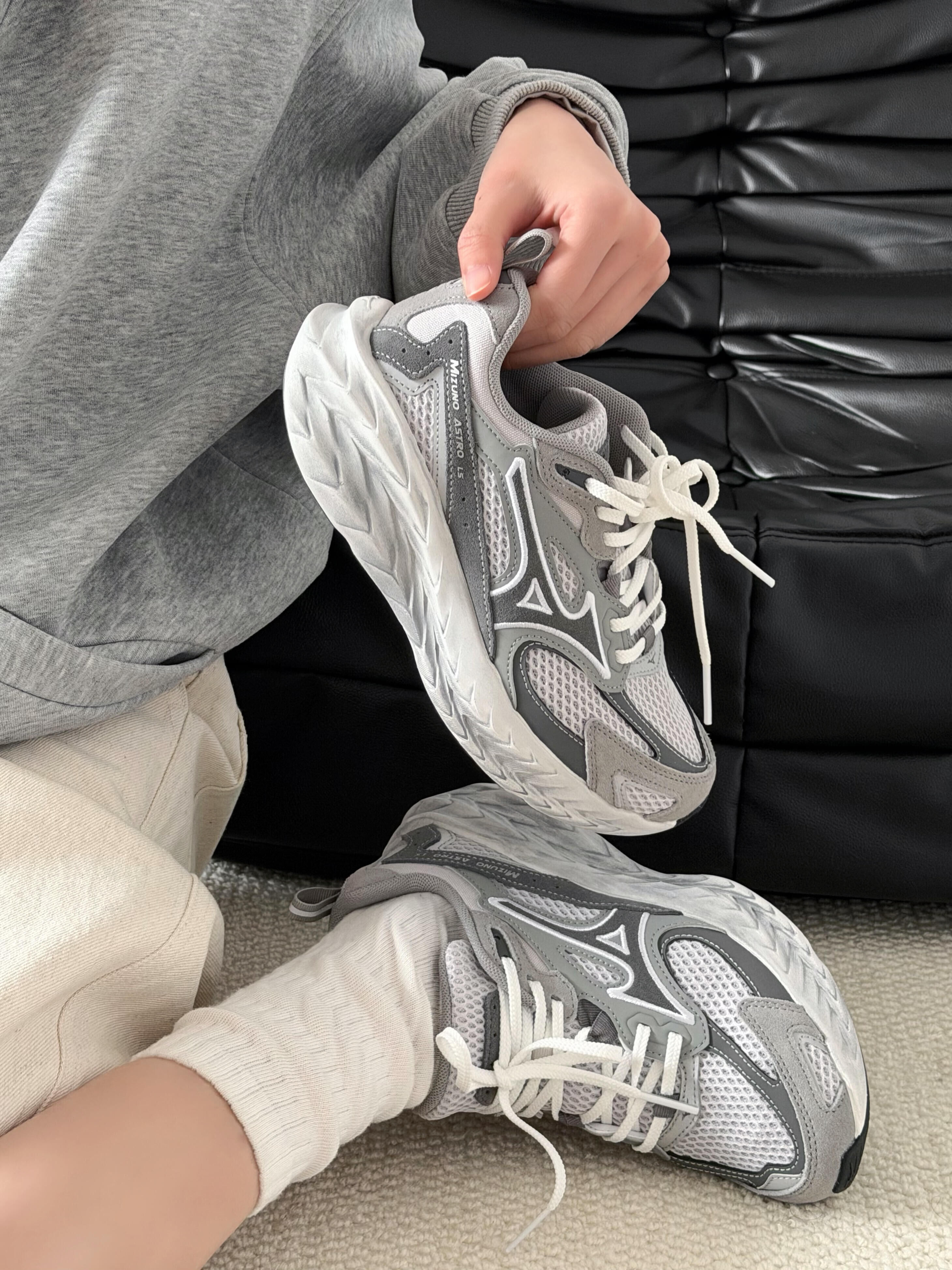 本週限時接單!! MIZUNO 美津濃 ASTRO LS 水泥灰 灰白色 麂皮 做舊 復古 慢跑鞋 輪胎鞋 厚底鞋 D1GH252106/預購