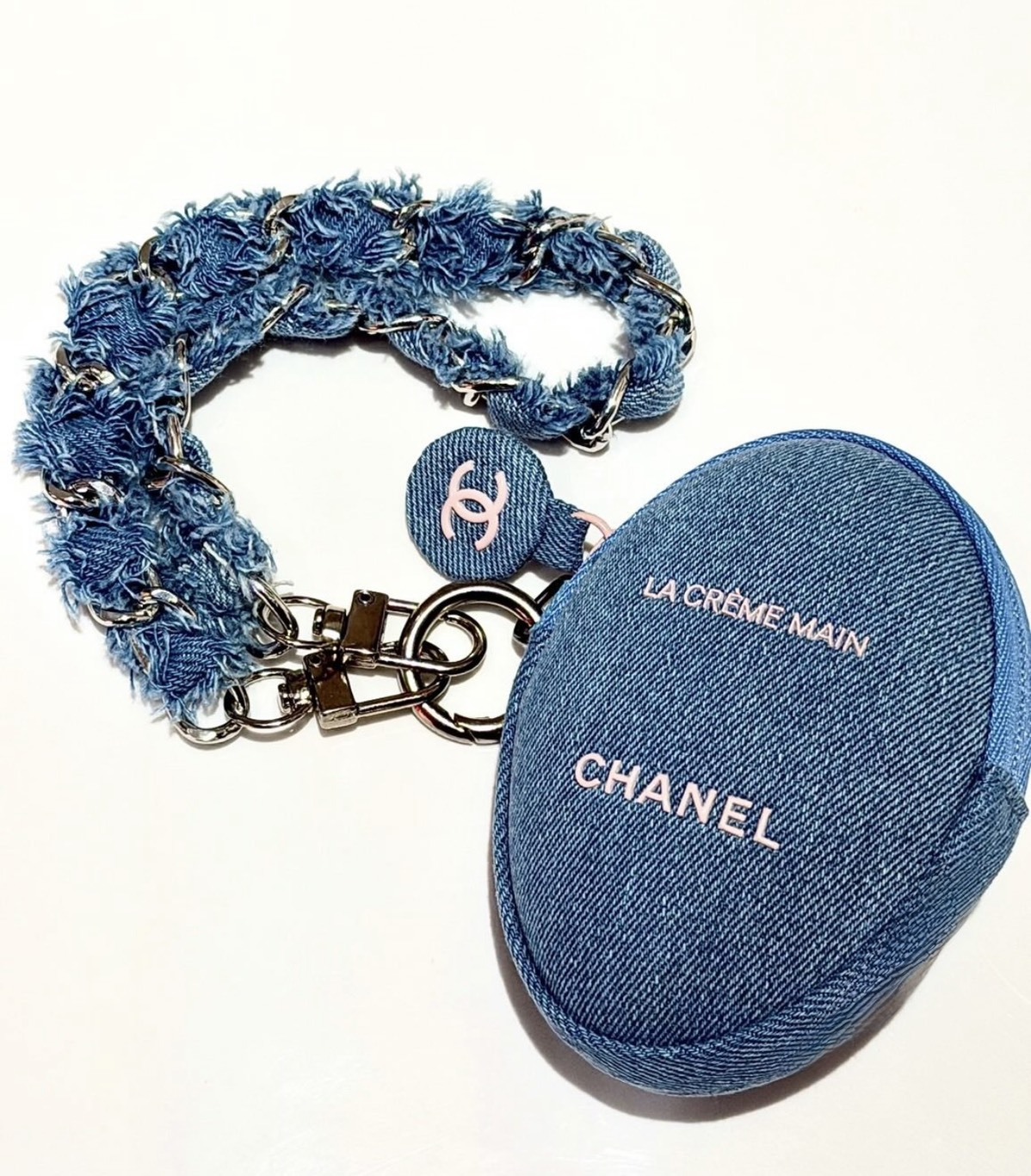 【Luxury】CHANEL 期間限定 牛仔包裝 香奶奶護手霜 訂製丹寧 隨身單品 經典蛋形護手霜 藍粉配色 護手霜 牛仔 單寧