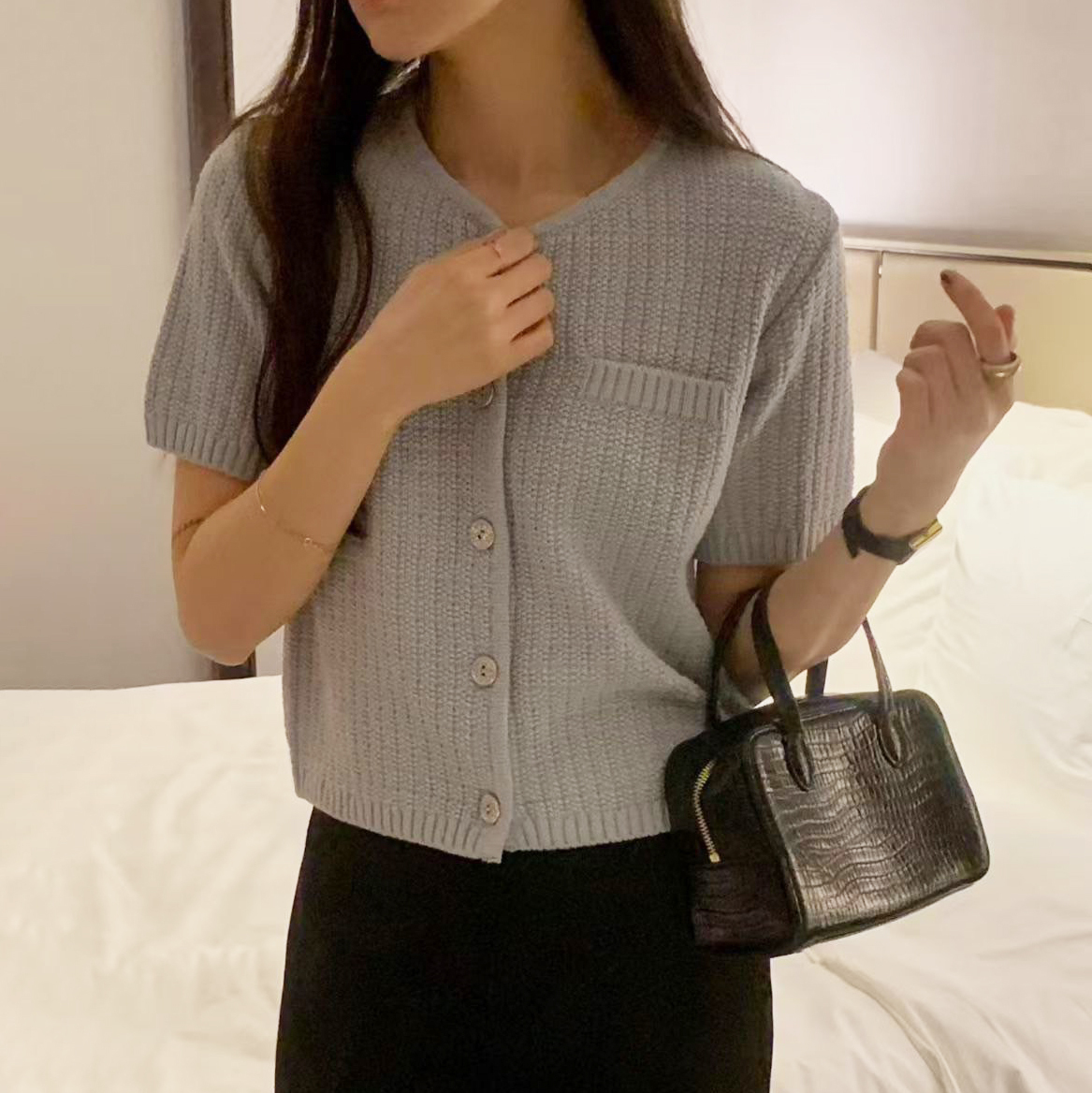 鬆餅格紋V領排釦短袖上衣罩衫 / 3色