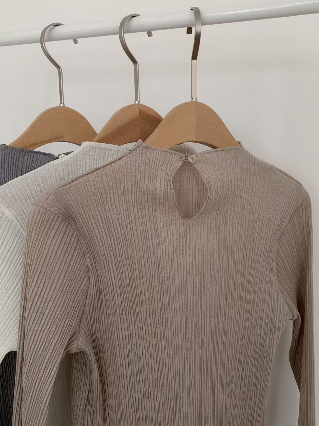 優雅女子直線織紋感後釦式上衣 / 3色