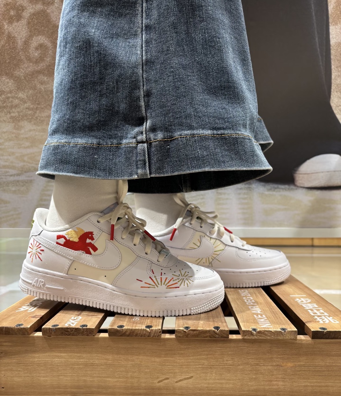 NIKE 休閒鞋 AIR FORCE 1 GS 白 白米紅 CNY 馬年 大童 女 IQ1133-111