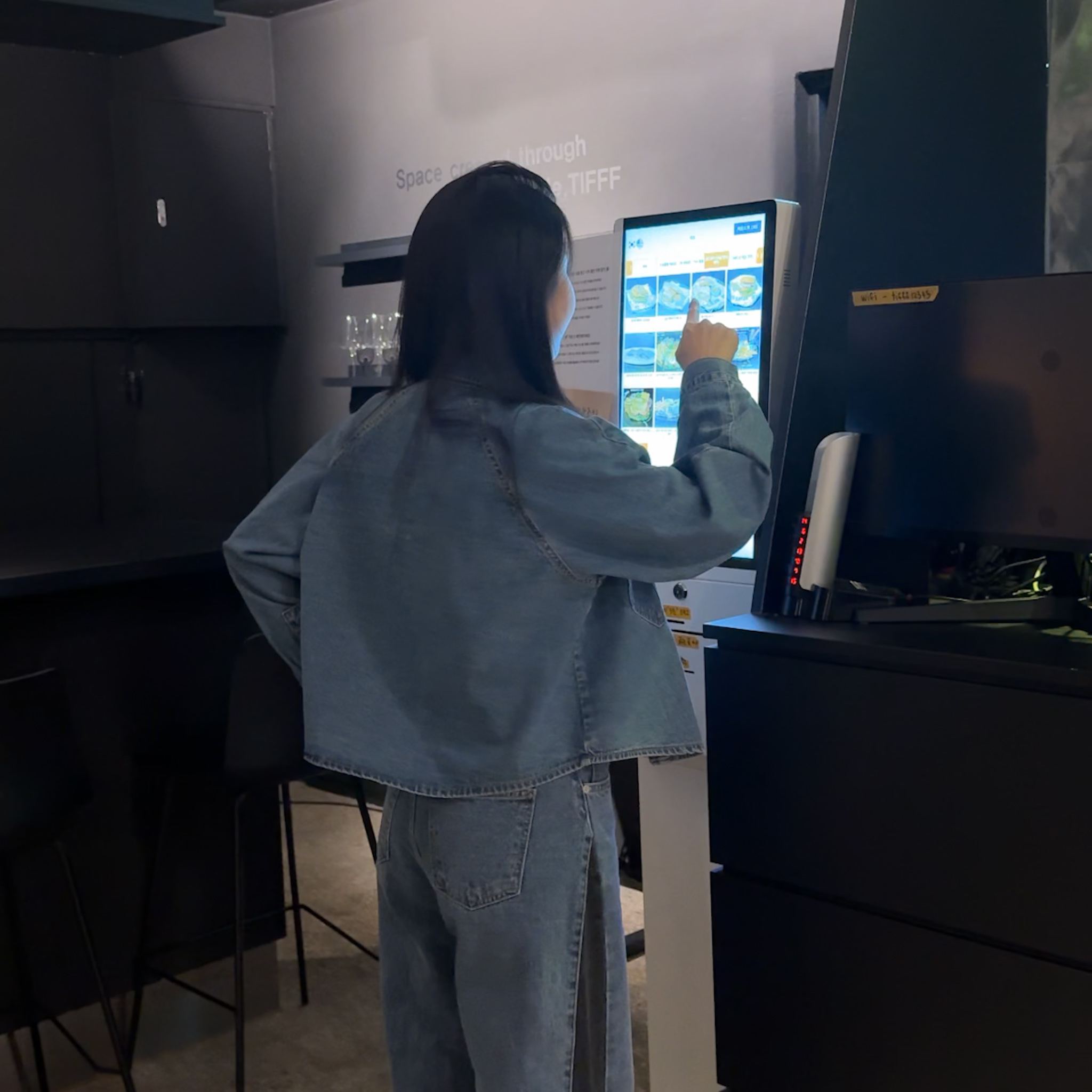 RS03 直接小一號無肩線設計牛仔襯外