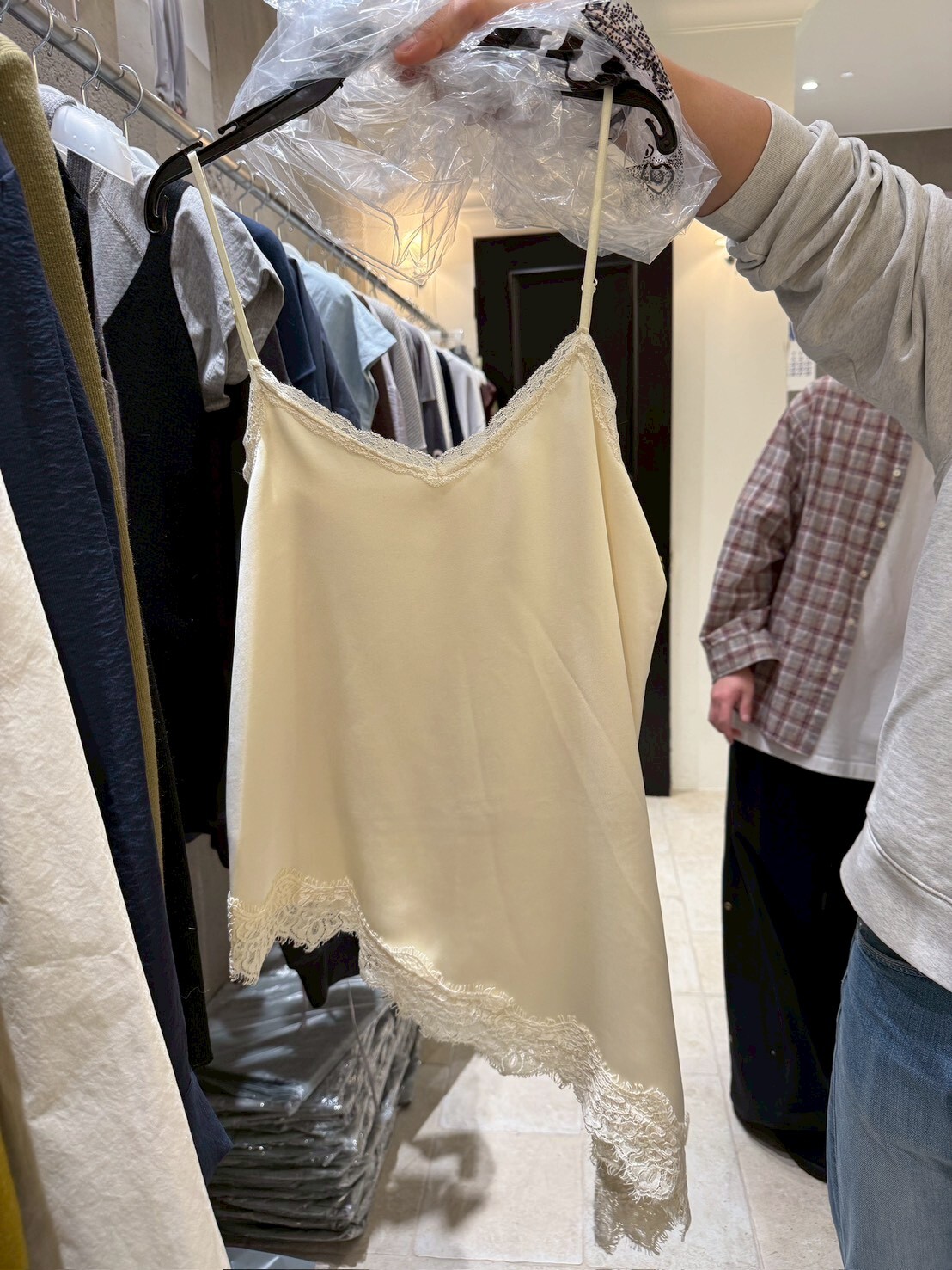 #AF122不對稱造型蕾絲背心(黑/白/黃)