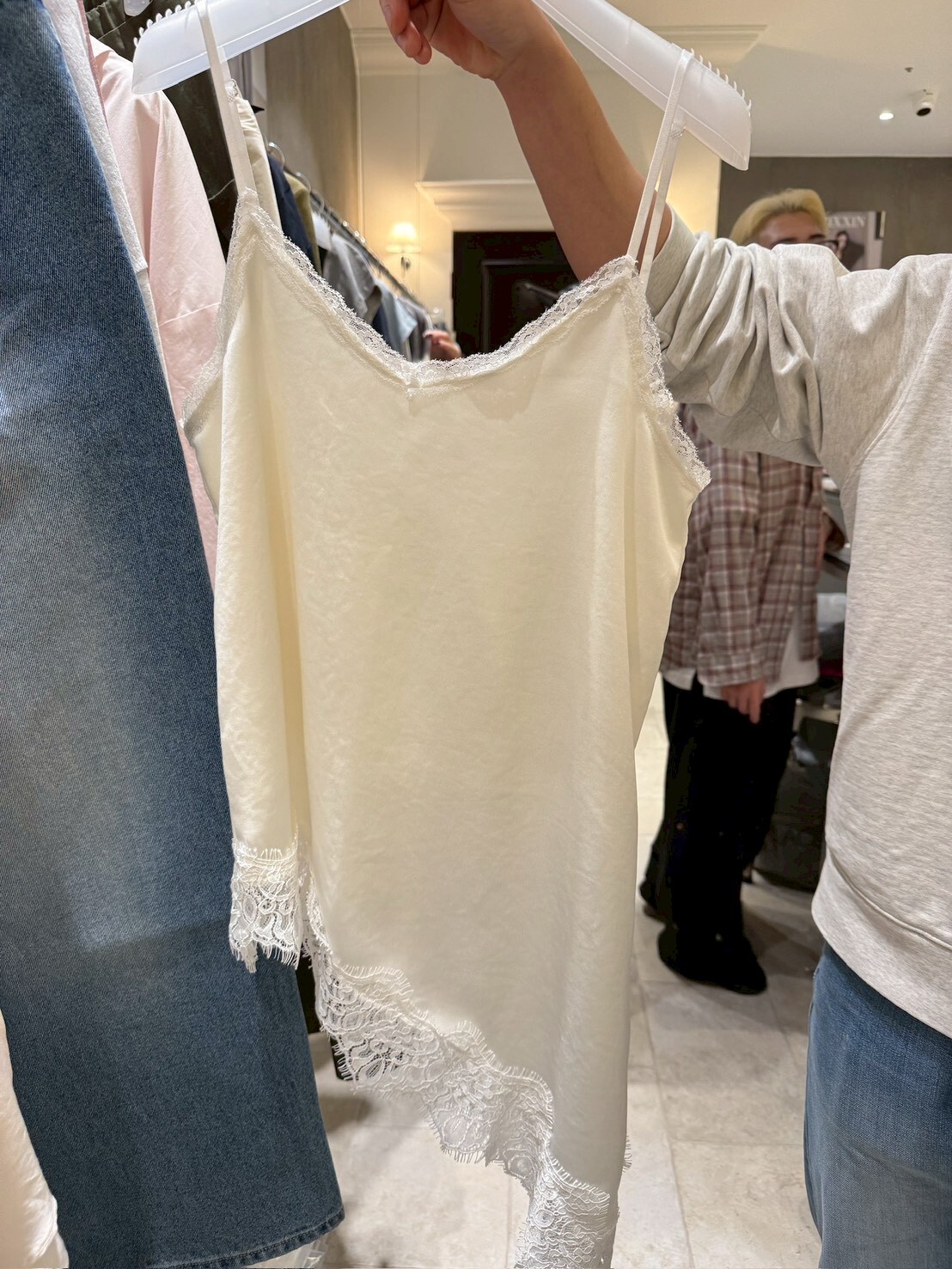 #AF122不對稱造型蕾絲背心(黑/白/黃)