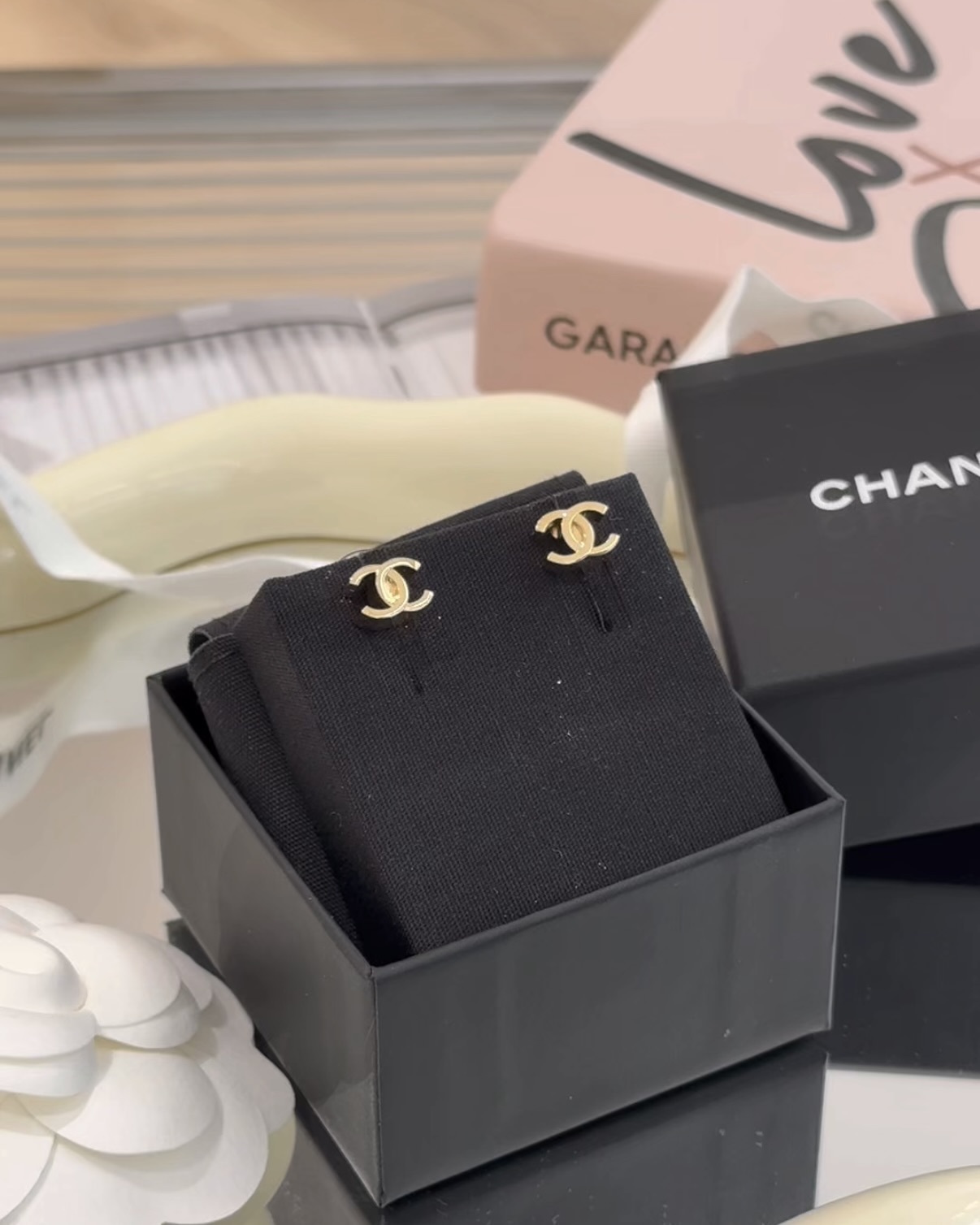 CHANEL｜精緻復古金雙C耳環