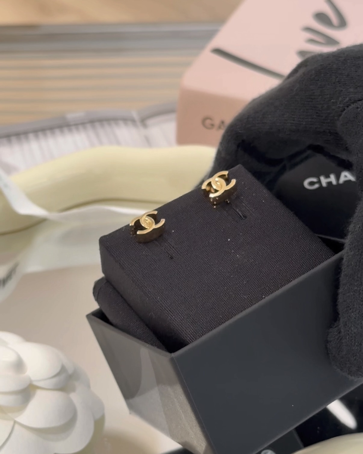 CHANEL｜精緻復古金雙C耳環