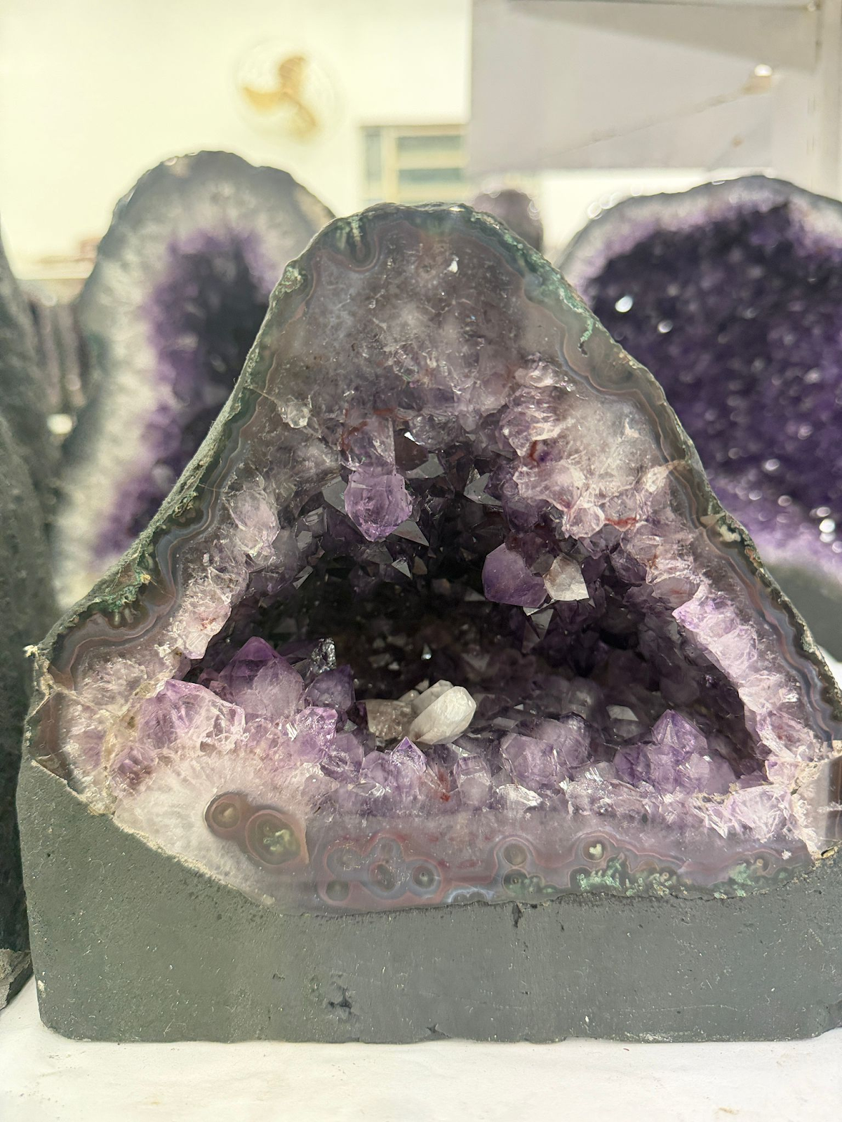 WH055 SSP01 (巴西特級紫晶「金字塔」聚寶盆) 約 19 × 20 cm 約 5.7 kg