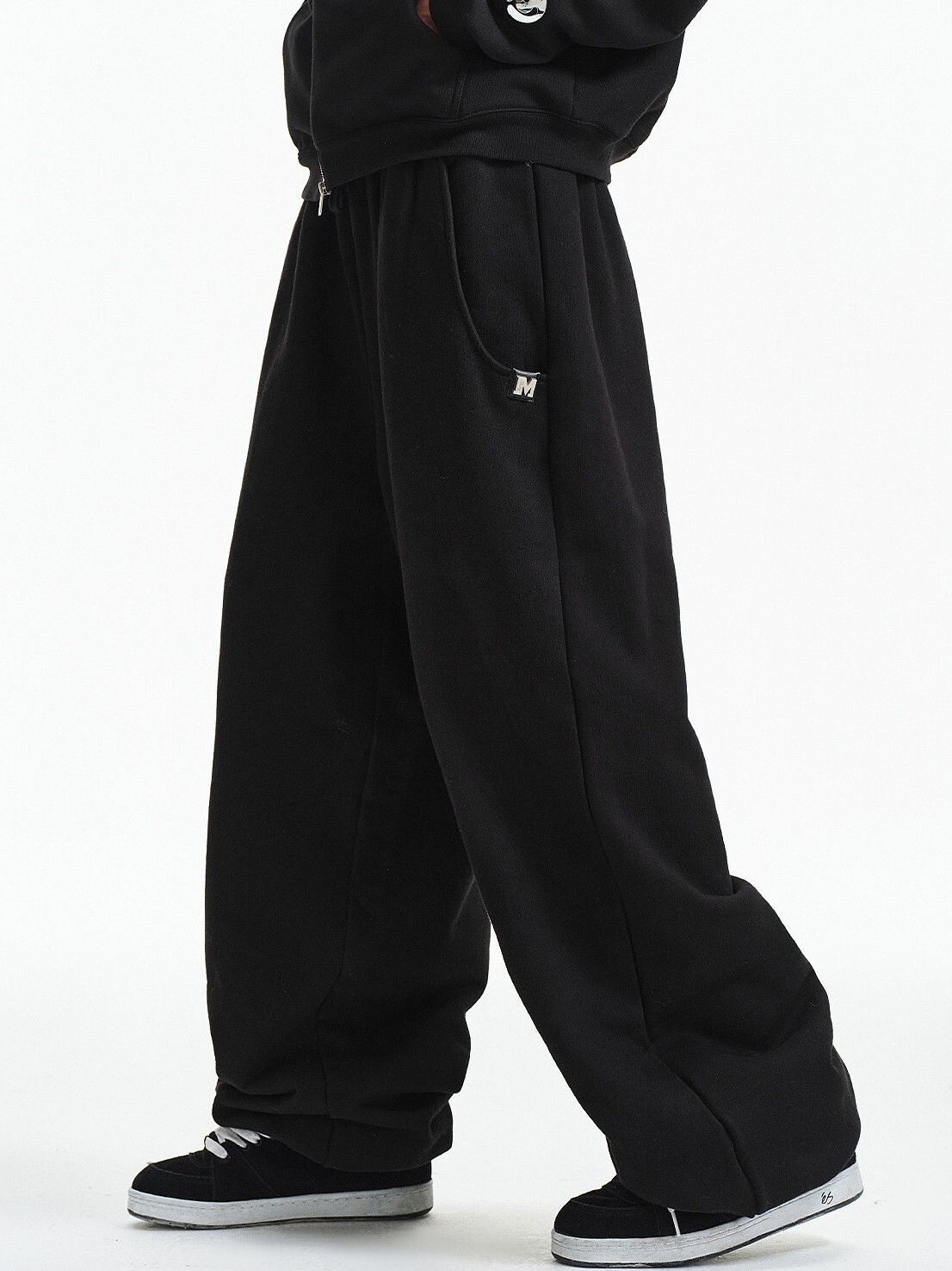 MEDM 金屬皮牌Logo  素色抽繩 束口長褲