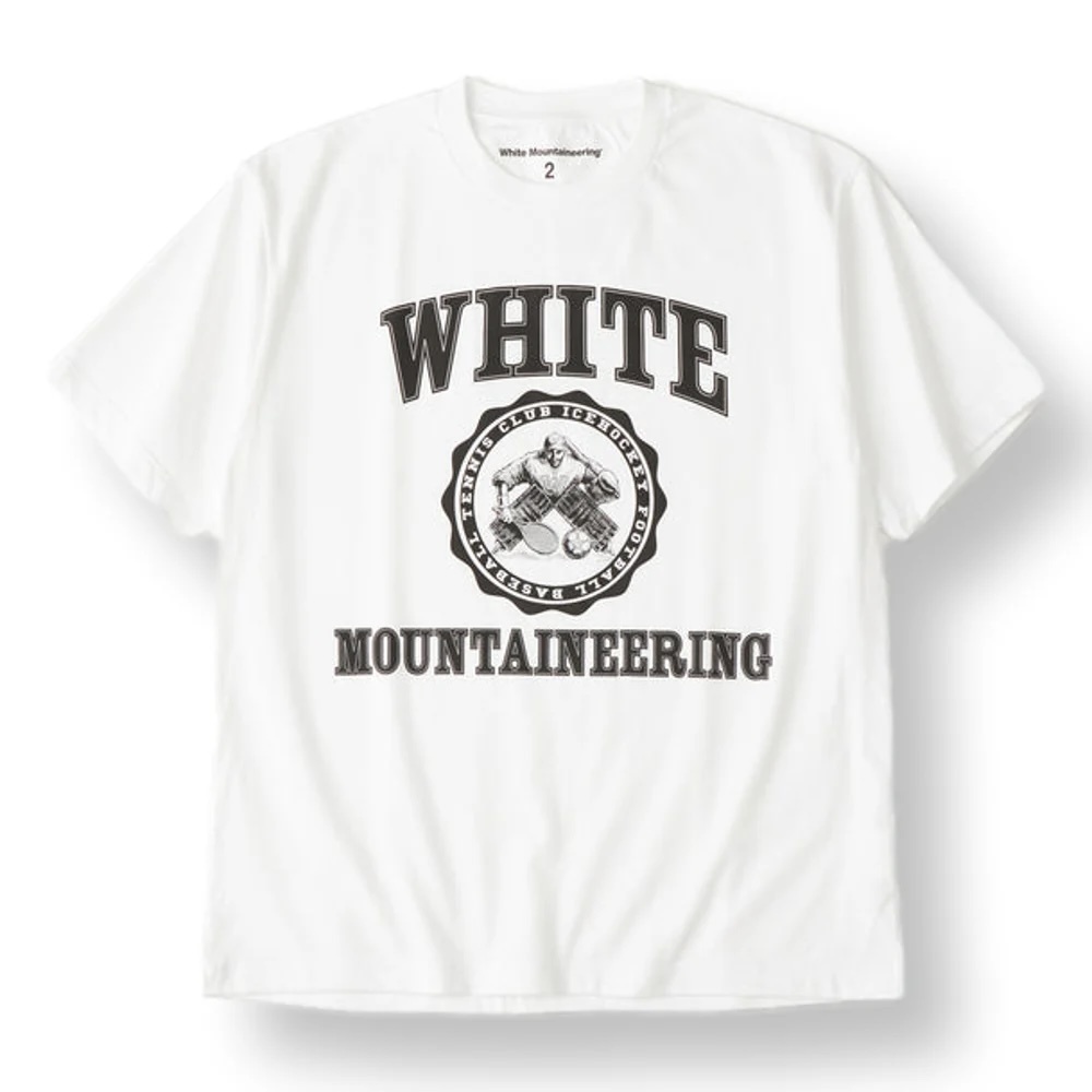 WHITE MOUNTAINEERING COLLEGE LOGO T-SHIRT - WHITE