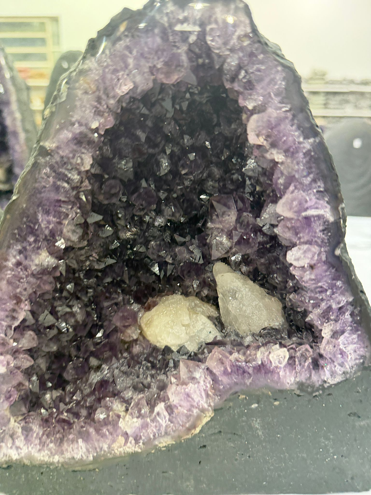 WH058 SSP05 (巴西頂級深紫「雙龍牙方解石」聚寶盆) 約 23 × 19 cm 約 6.7 kg