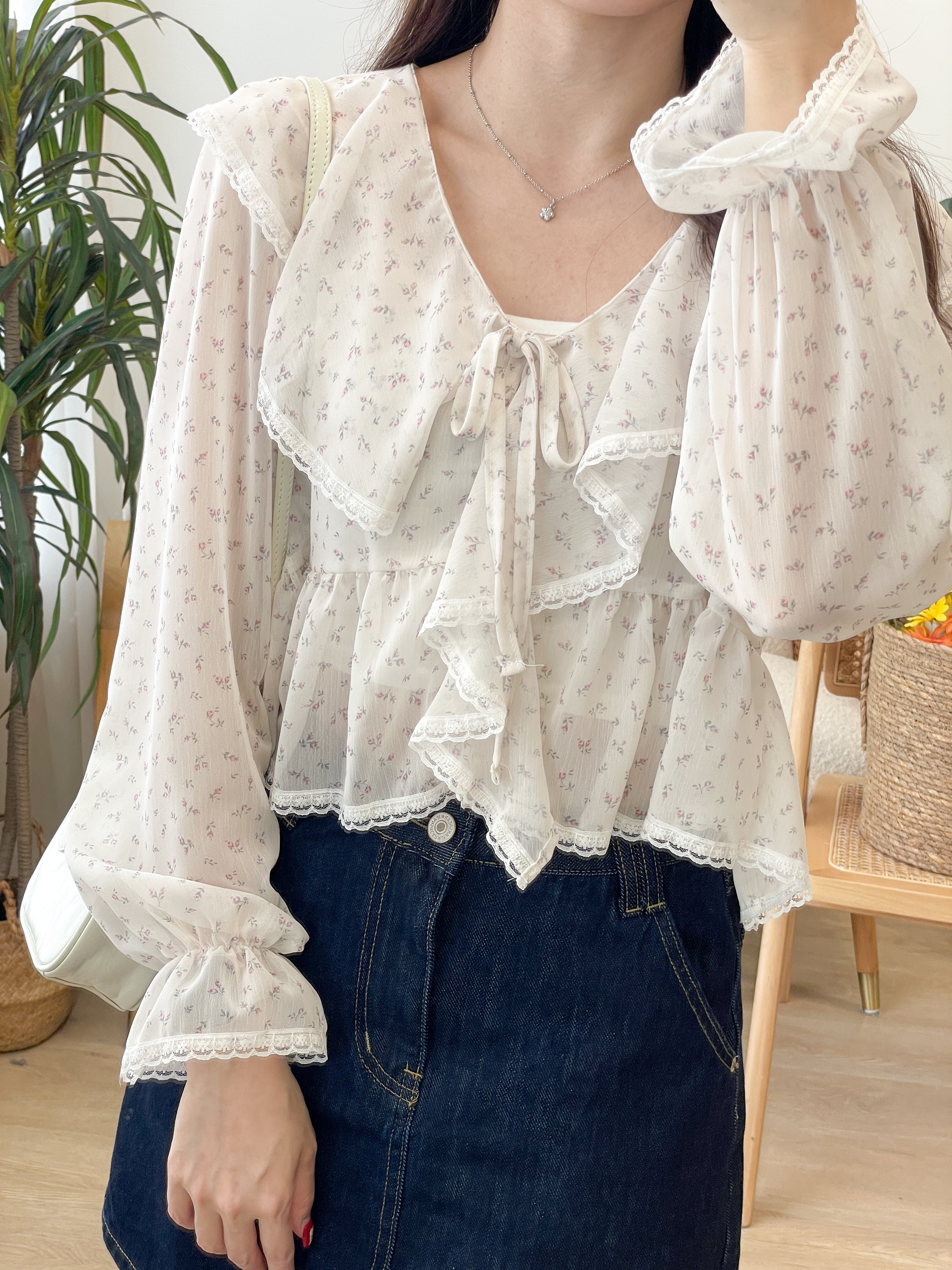 T1485 Celia Floral V-neck Blouse