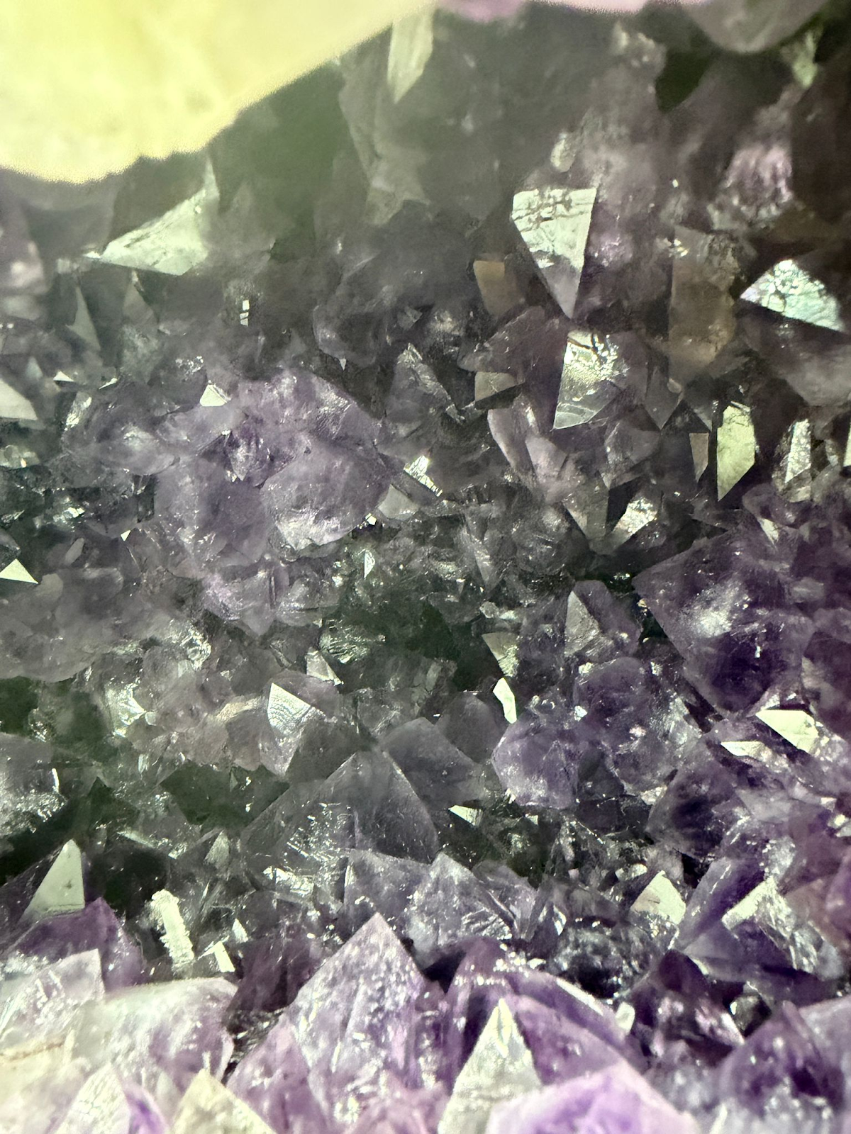 WH059 SSP07 (巴西頂級「大口納財」金鐘紫晶洞) 約 23.5 × 27 cm 約 16.2 kg