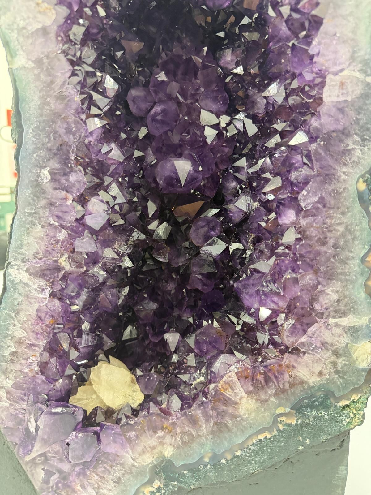 WH032 水晶洞 SS32 約 54 × 38 cm 約 31.5 kg