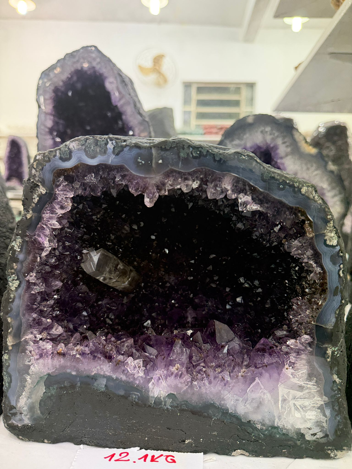 WH062 SSP08 (巴西珍藏級「橫財就手」長壽共生紫晶洞) 約 20 × 22 cm 約 12.1 kg