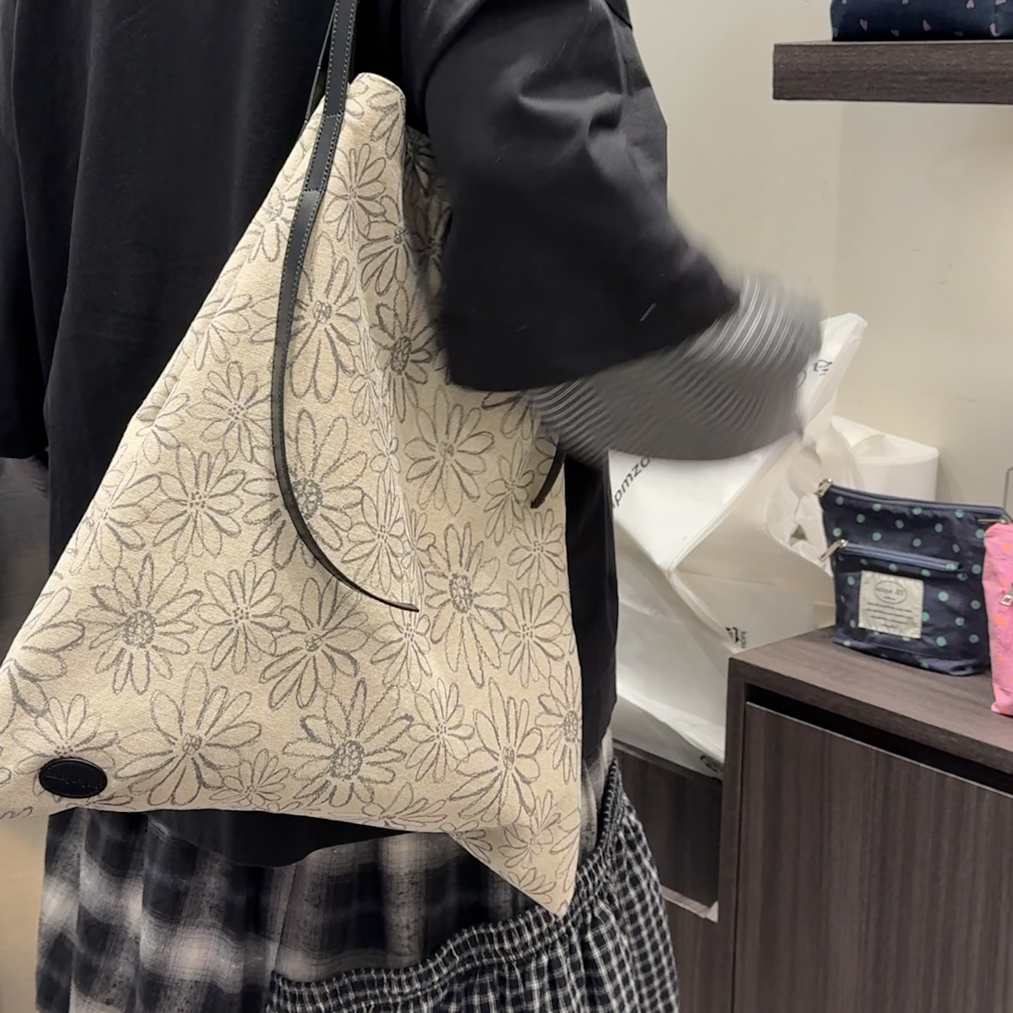 RS16 滿版花花紋帆布包(米/灰藍)