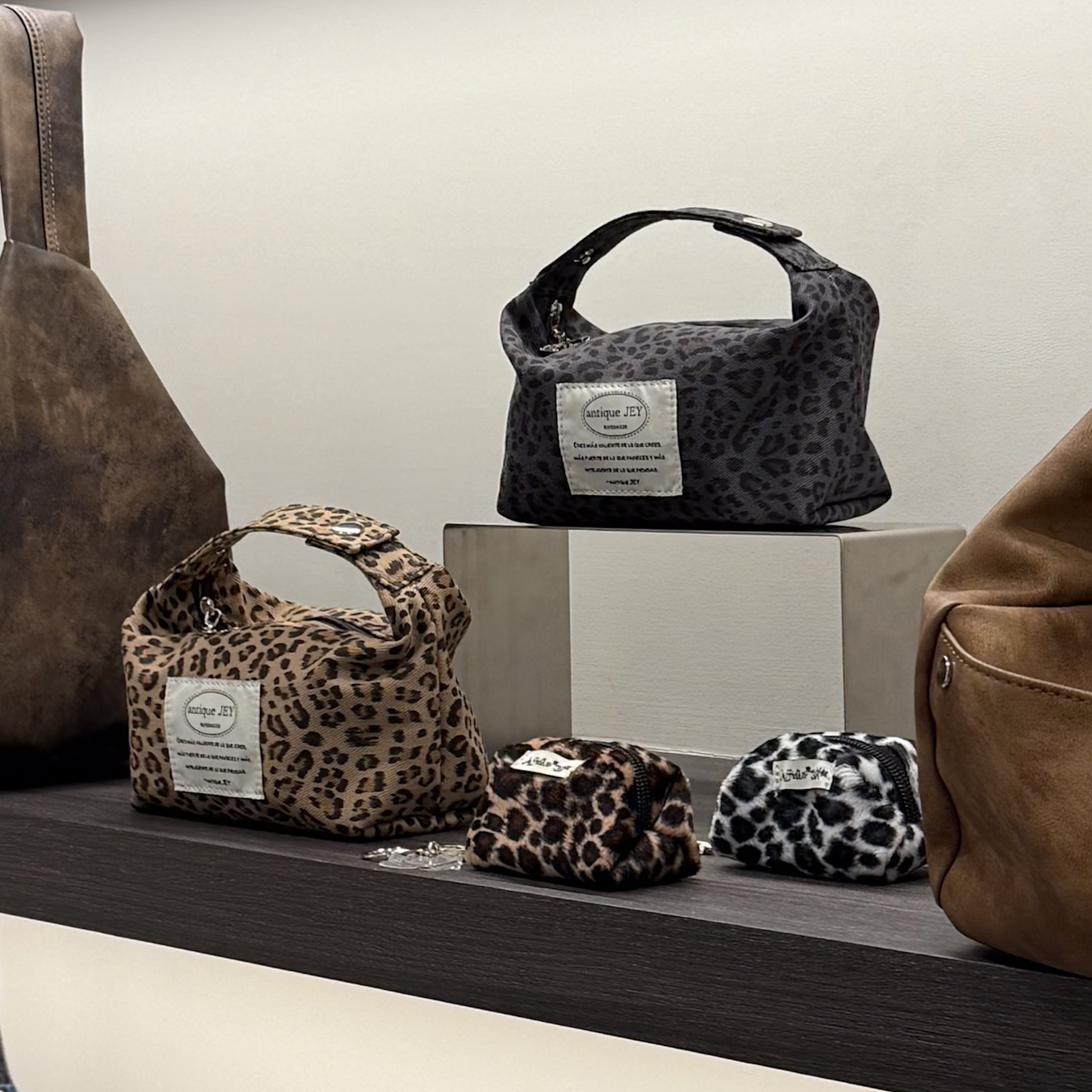 RS17 漂亮女森需要漂亮化妝包(多款，無折扣)