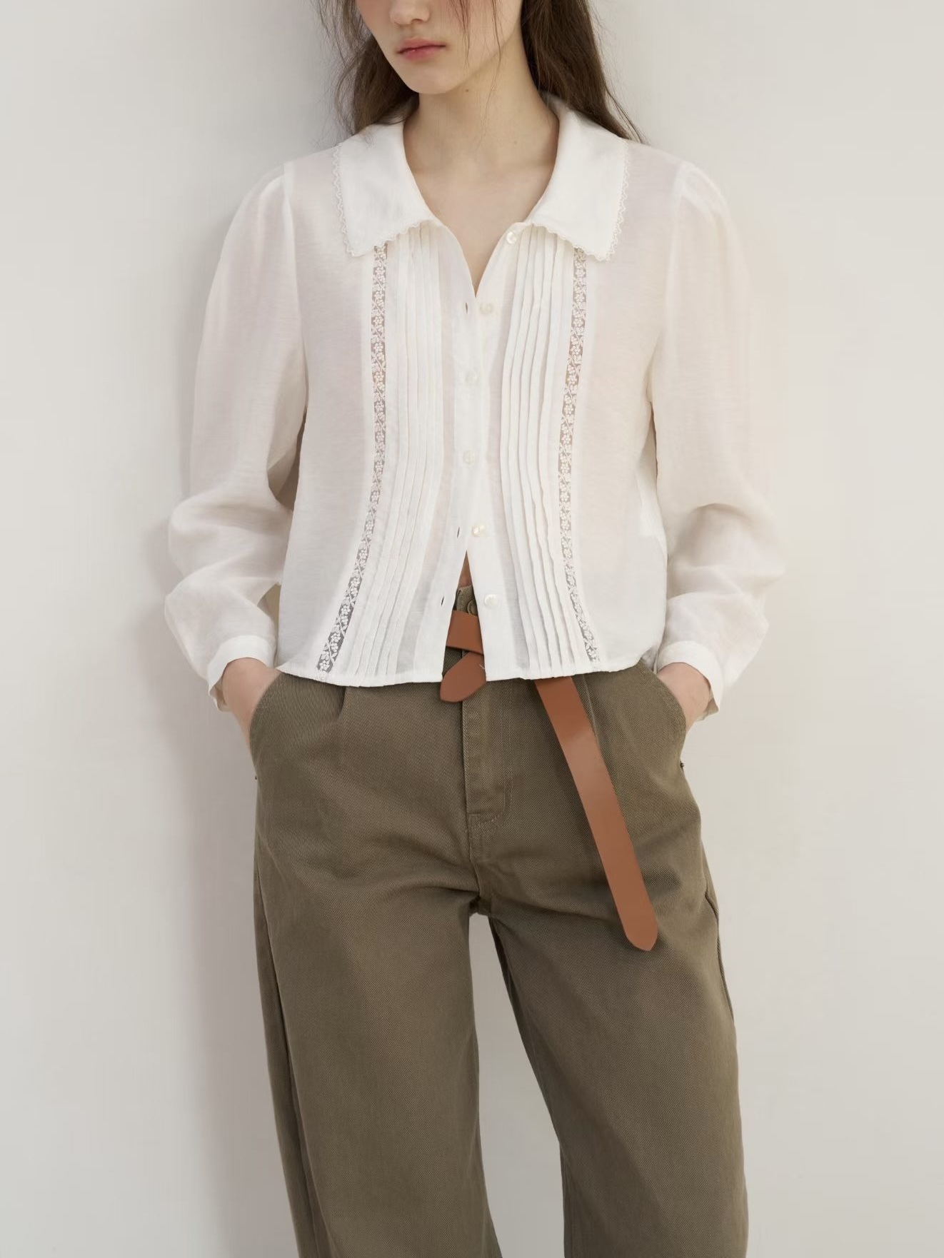 #228N709 蕾絲翻領；細褶lace邊Blouse