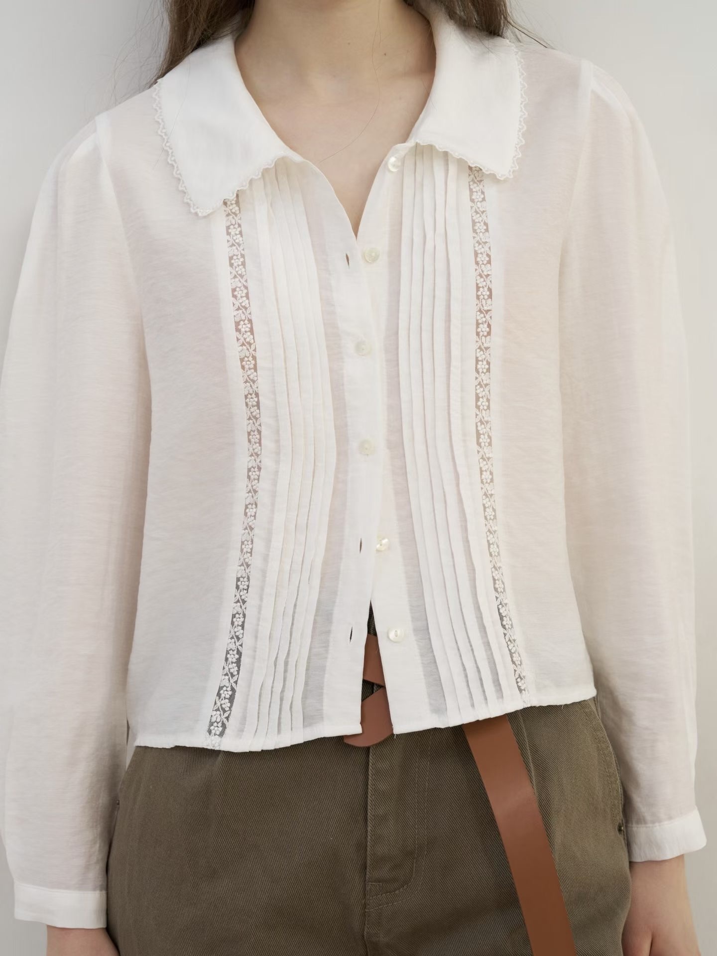 #228N709 蕾絲翻領；細褶lace邊Blouse