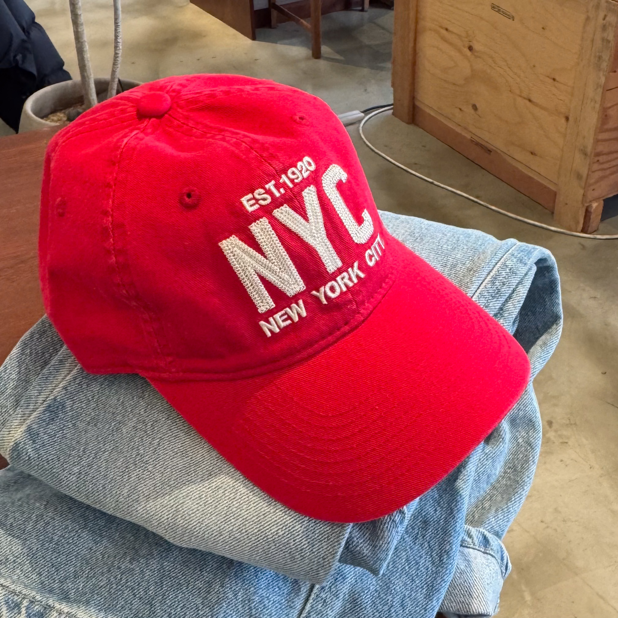 RS19 NYC刺繡棒球帽(藍/紅，無折扣)