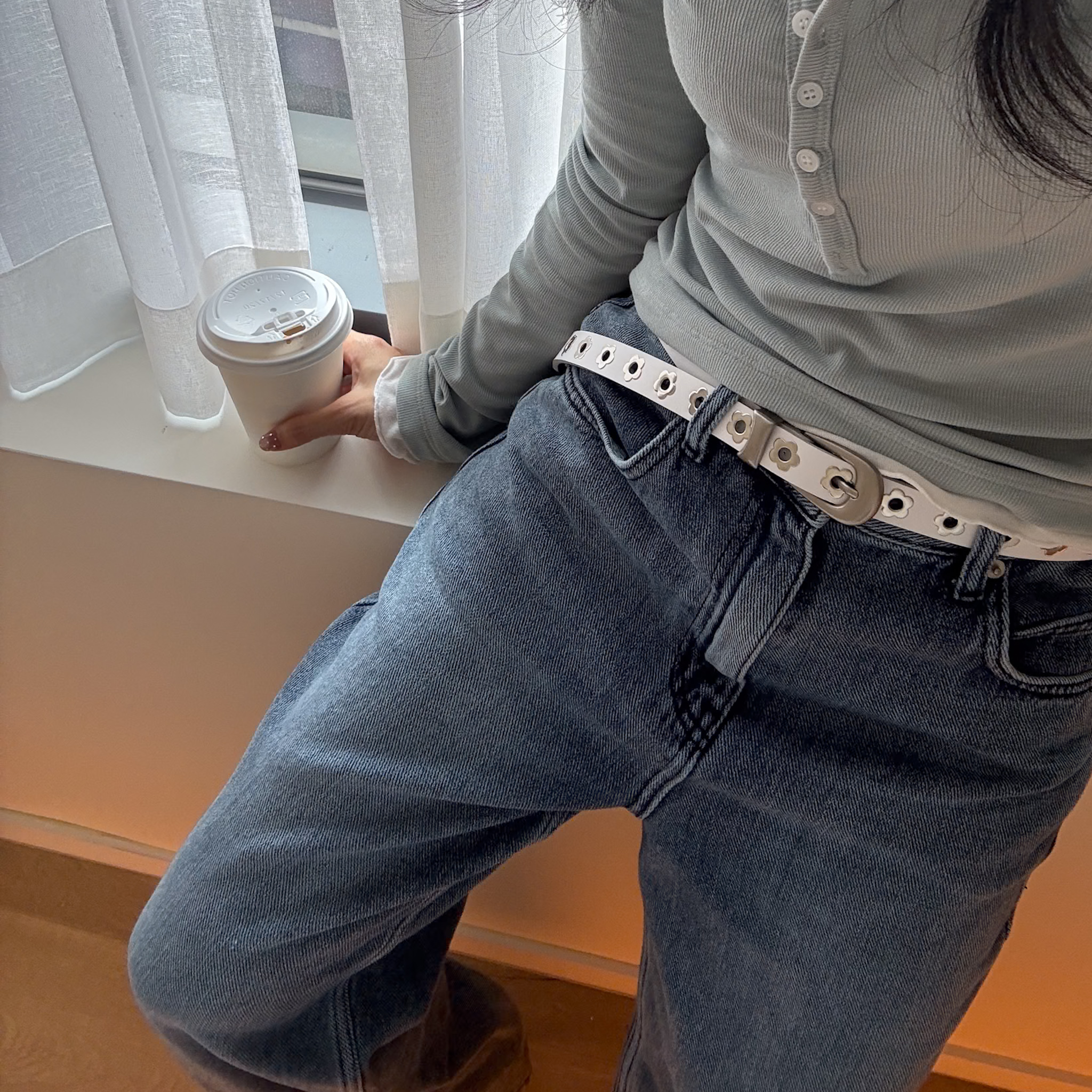 RS21 真皮小花洞洞皮帶(白/黑，無折扣)