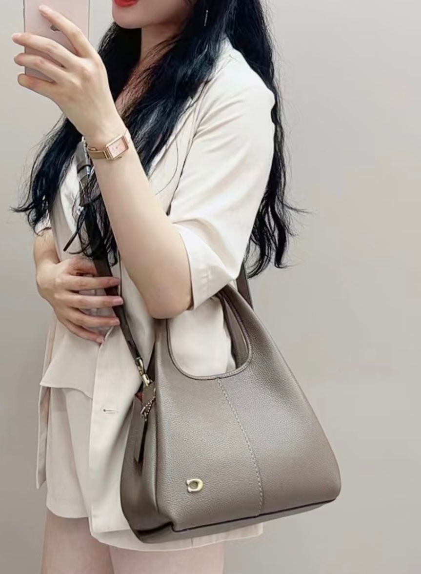 【預購】COACH K031006 菜籃子23