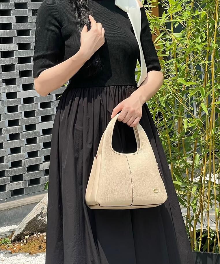 【預購】COACH K031006 菜籃子23