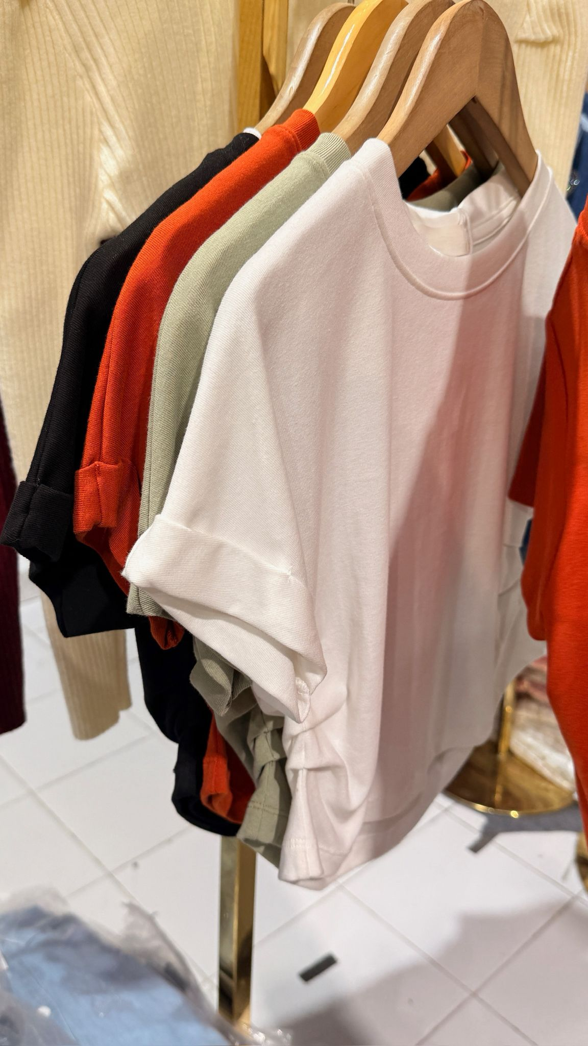 橡筋收腰Crop Tee(黑色)