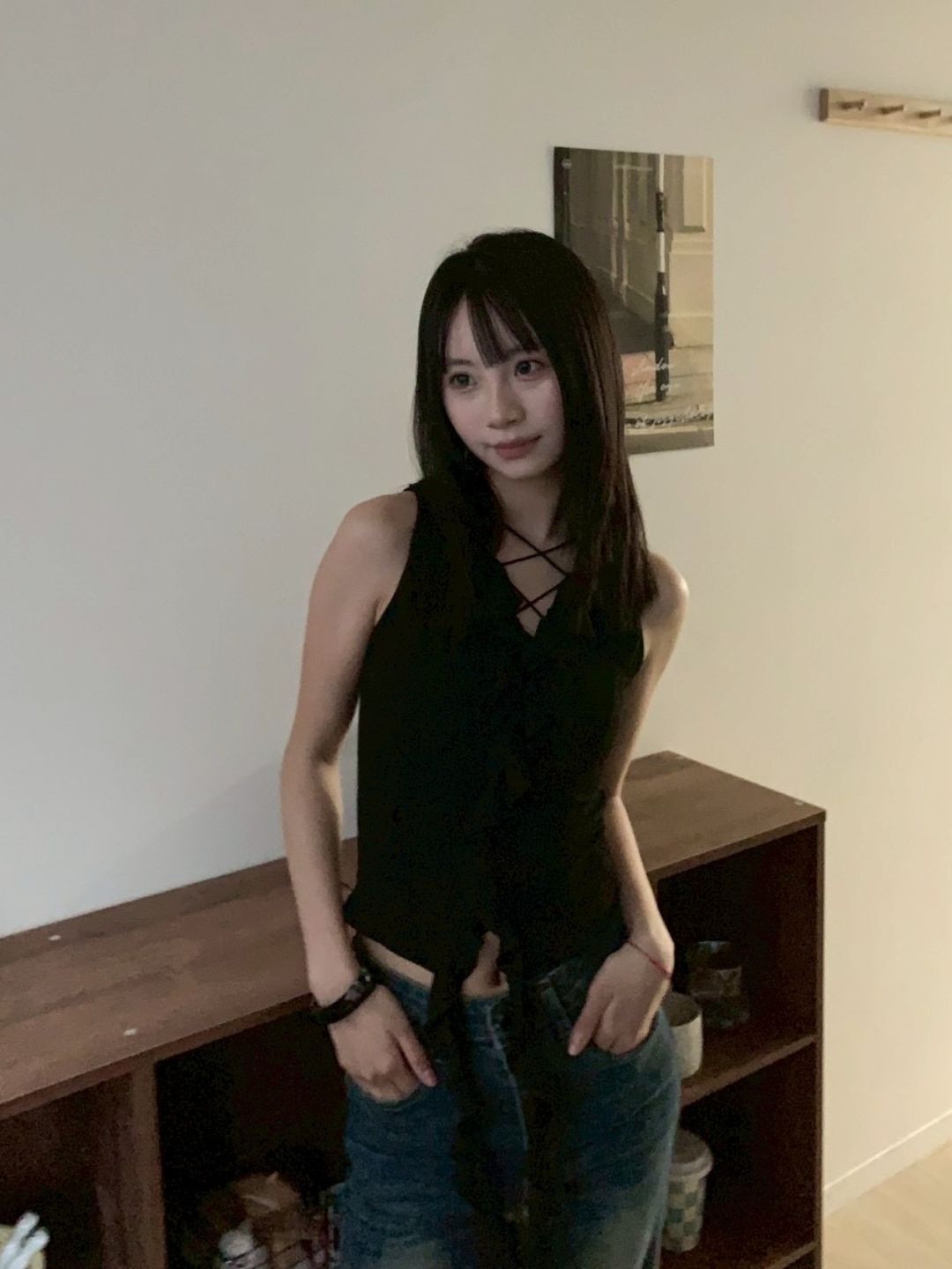 辣妹前交叉捲邊飄帶背心