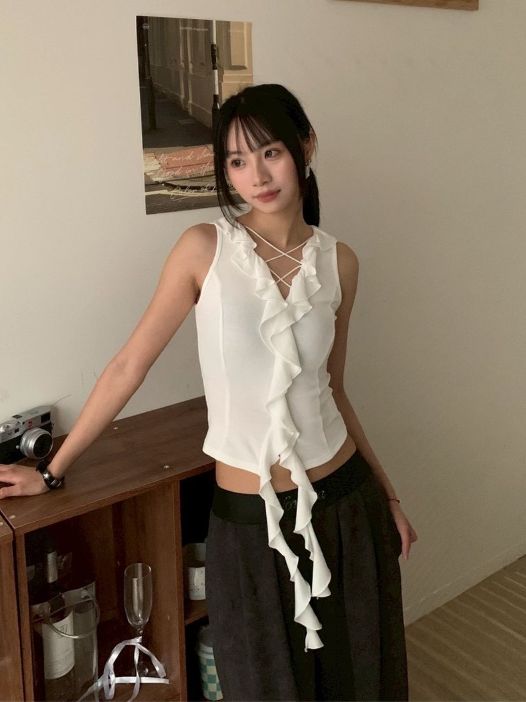 辣妹前交叉捲邊飄帶背心