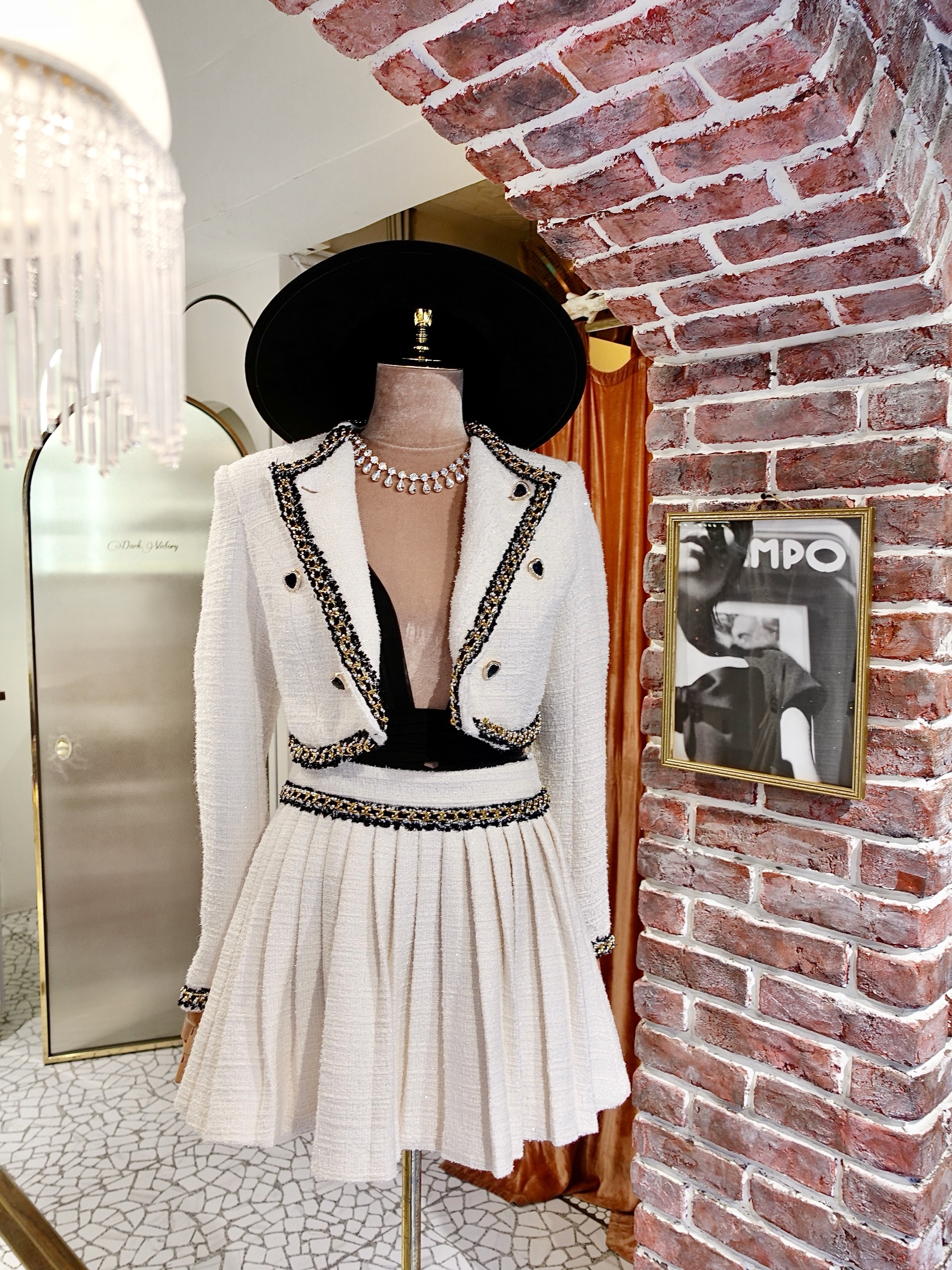 Lux Tweed奶油白色金鍊毛呢外套+短裙套装