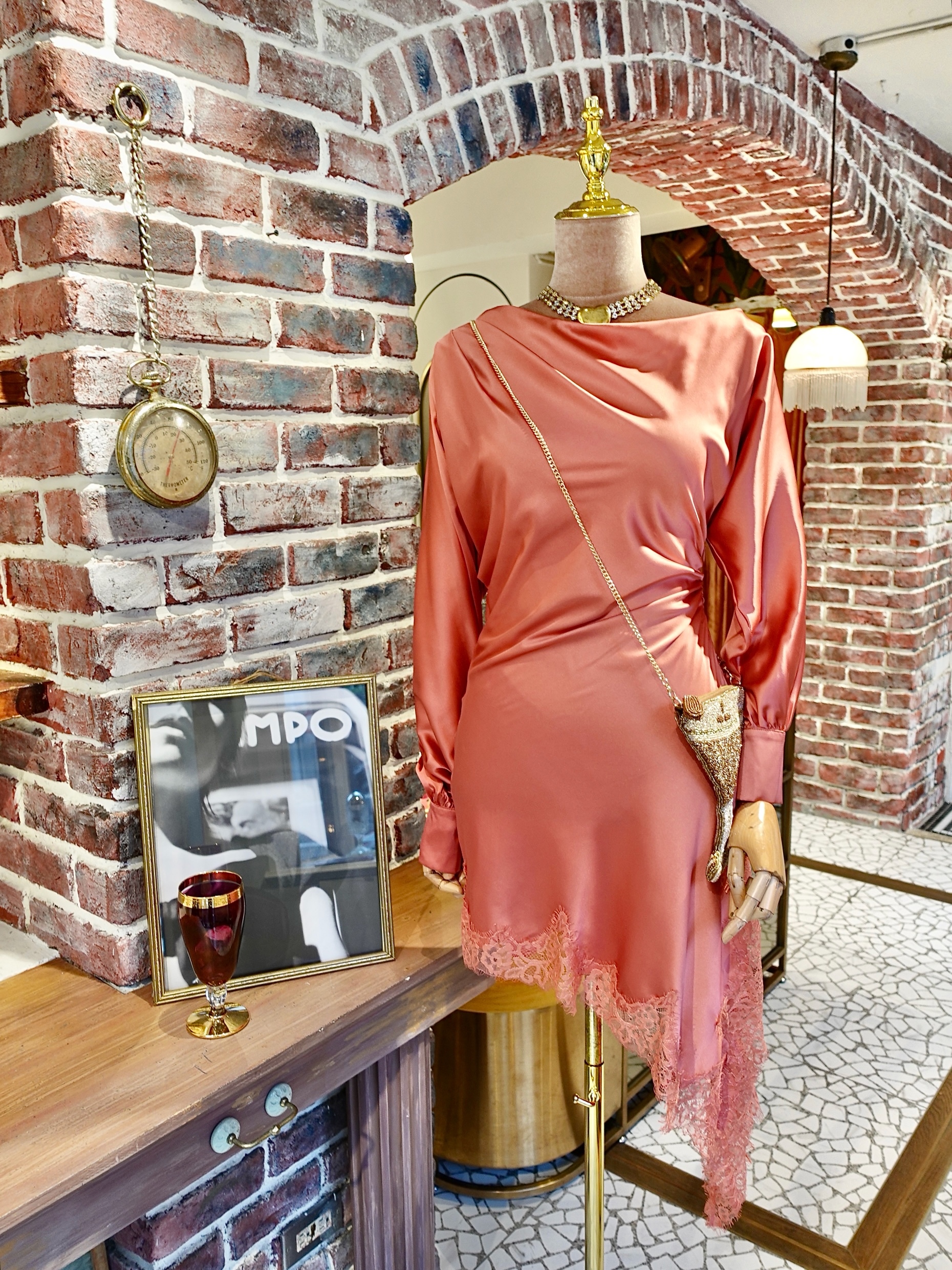 Peach Rose蜜桃玫瑰粉色緞面露肩垂墜Dress