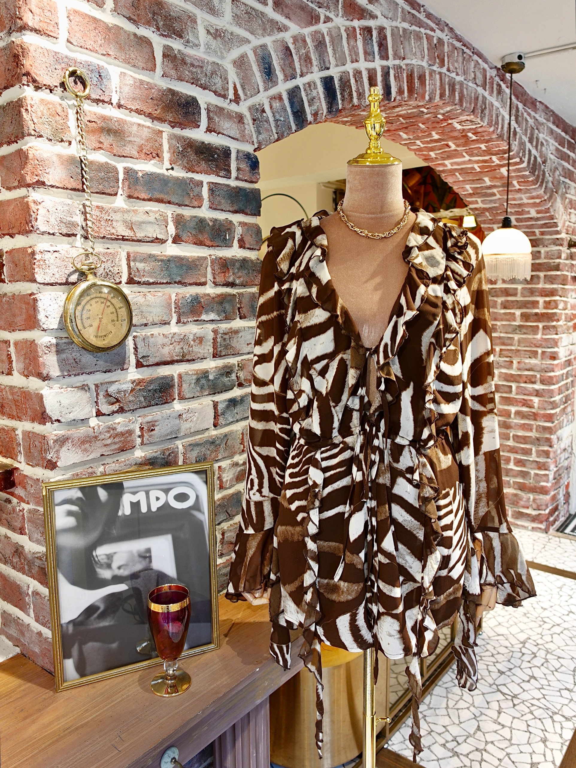 Chocolate巧克力色雪紡紗印花深V領綁帶荷葉飾邊連身短褲