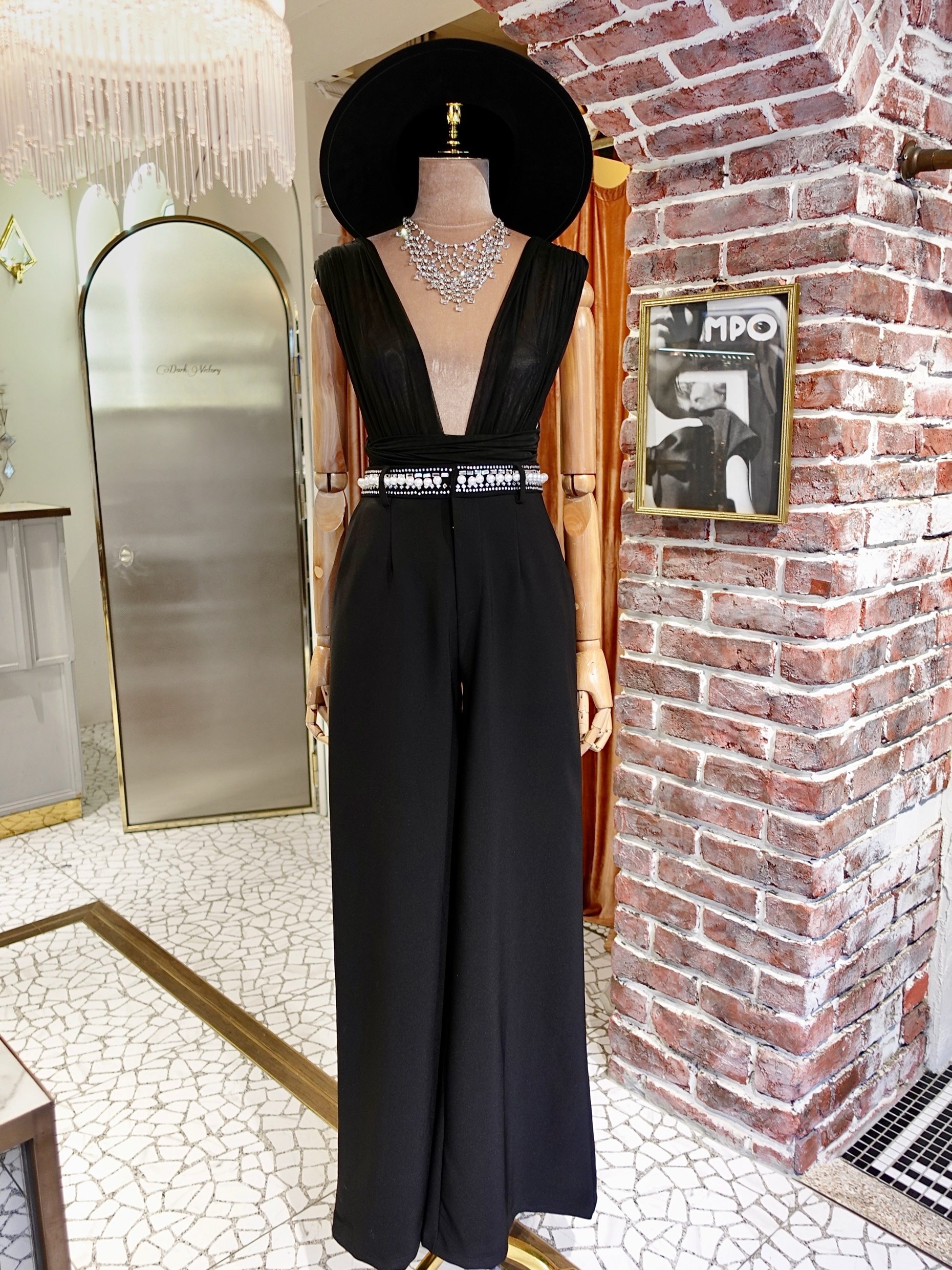 Little Black黑色深V領網紗壓摺連身衣Bodysuit